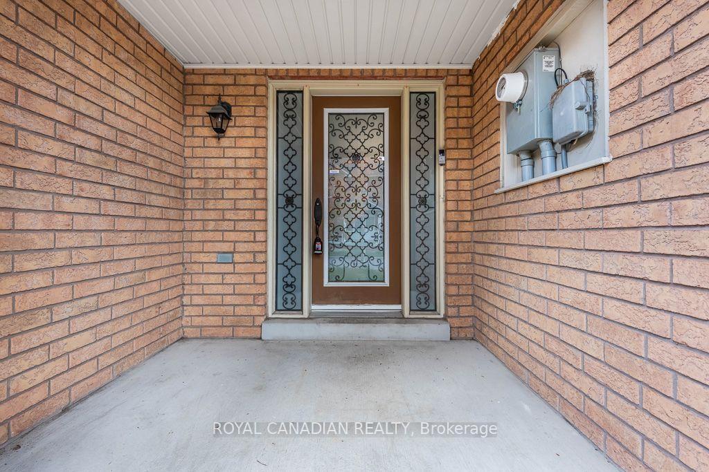 Photo 5 of 22 Bay Breeze Drive, Brampton, Sandringham-Wellington — HOMEH