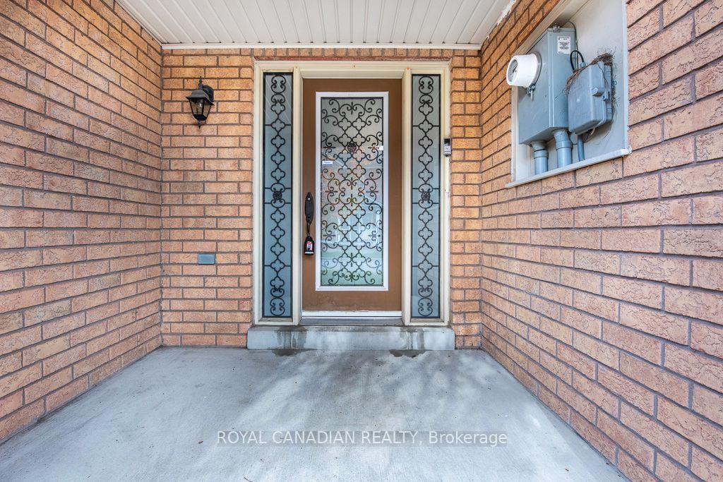 Photo 6 of 22 Bay Breeze Drive, Brampton, Sandringham-Wellington — HOMEH