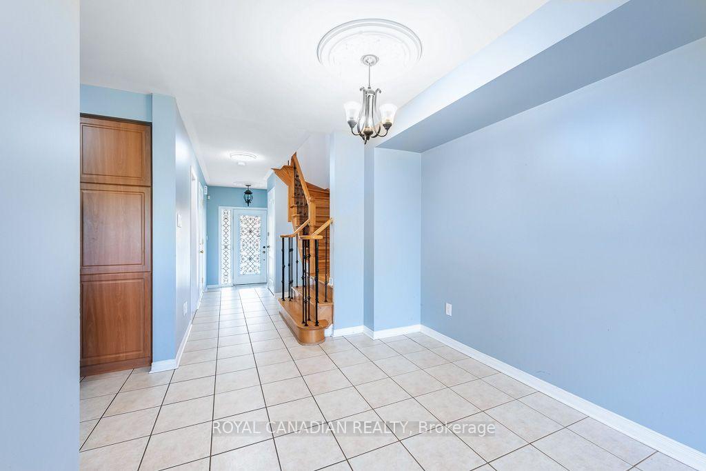 Photo 11 of 22 Bay Breeze Drive, Brampton, Sandringham-Wellington — HOMEH