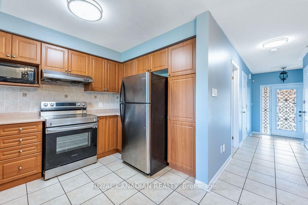 Photo 14 of 22 Bay Breeze Drive, Brampton, Sandringham-Wellington — HOMEH