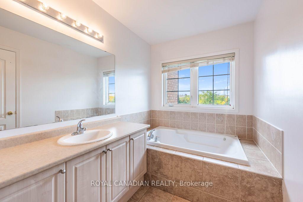 Photo 32 of 22 Bay Breeze Drive, Brampton, Sandringham-Wellington — HOMEH