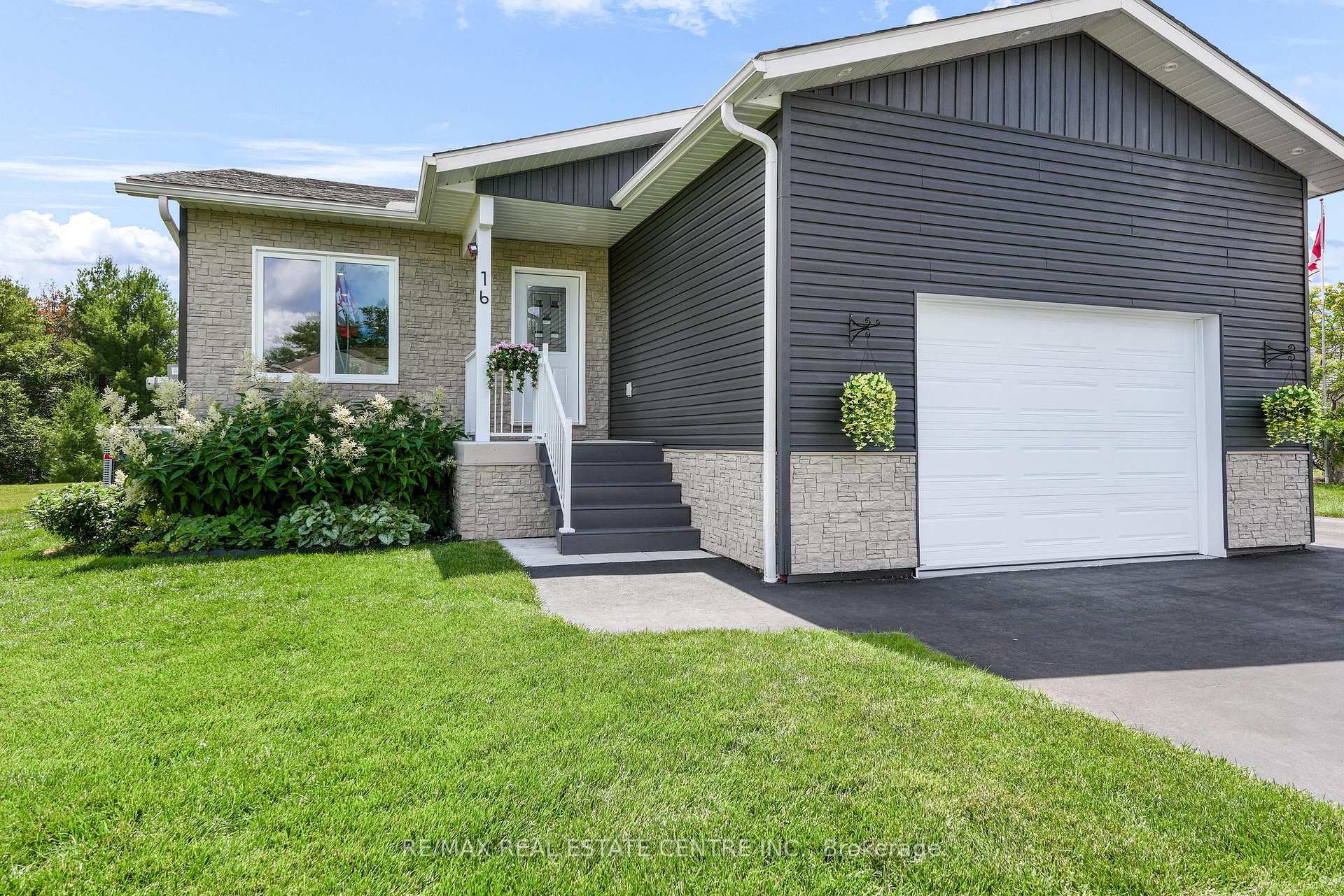 Photo 3 of 16 Williams Drive, Bancroft, Bancroft Ward — HOMEH