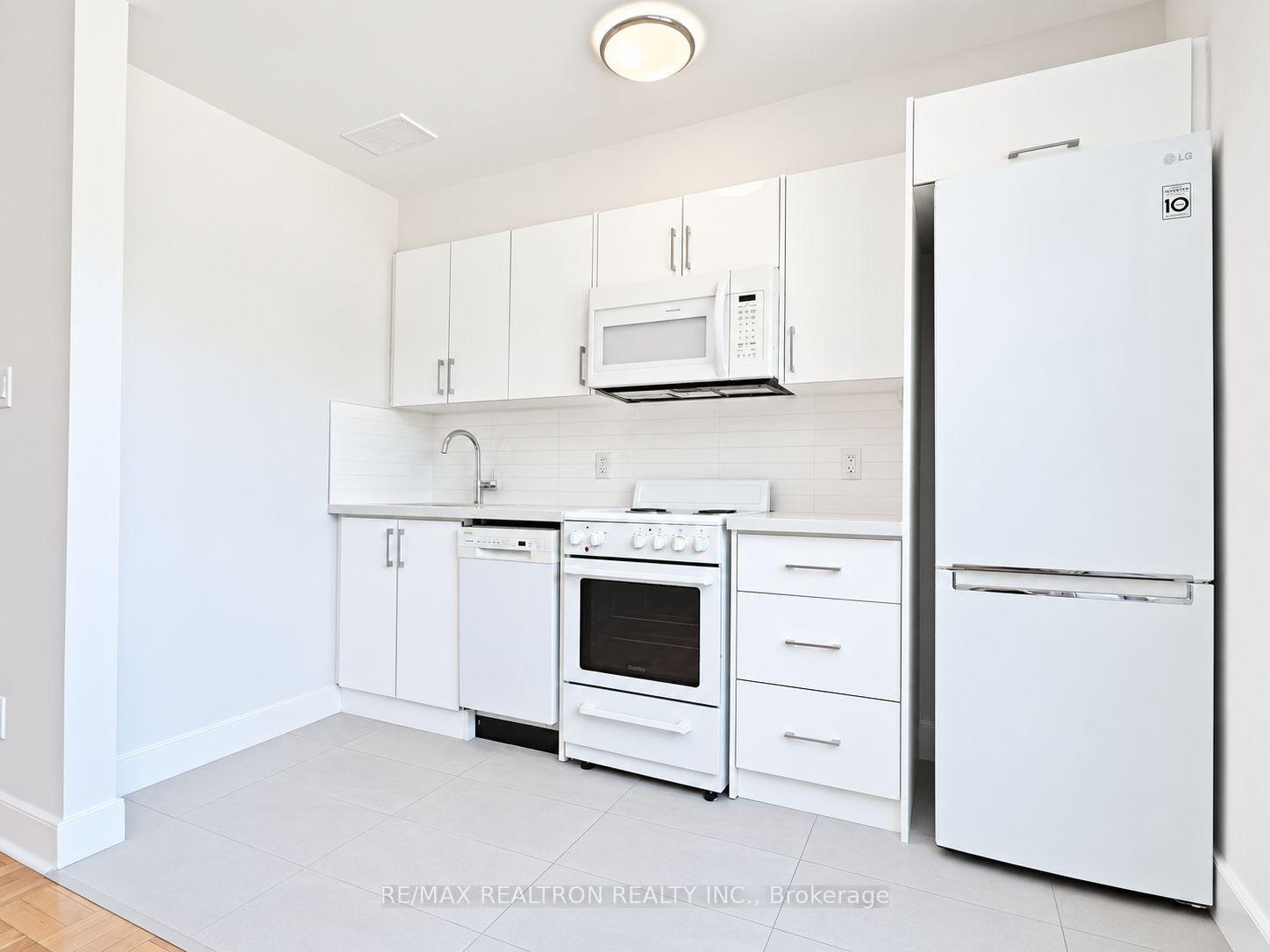 Photo 3 of Unit 304, 1545 Bathurst Street, Toronto, Forest Hill South — HOMEH