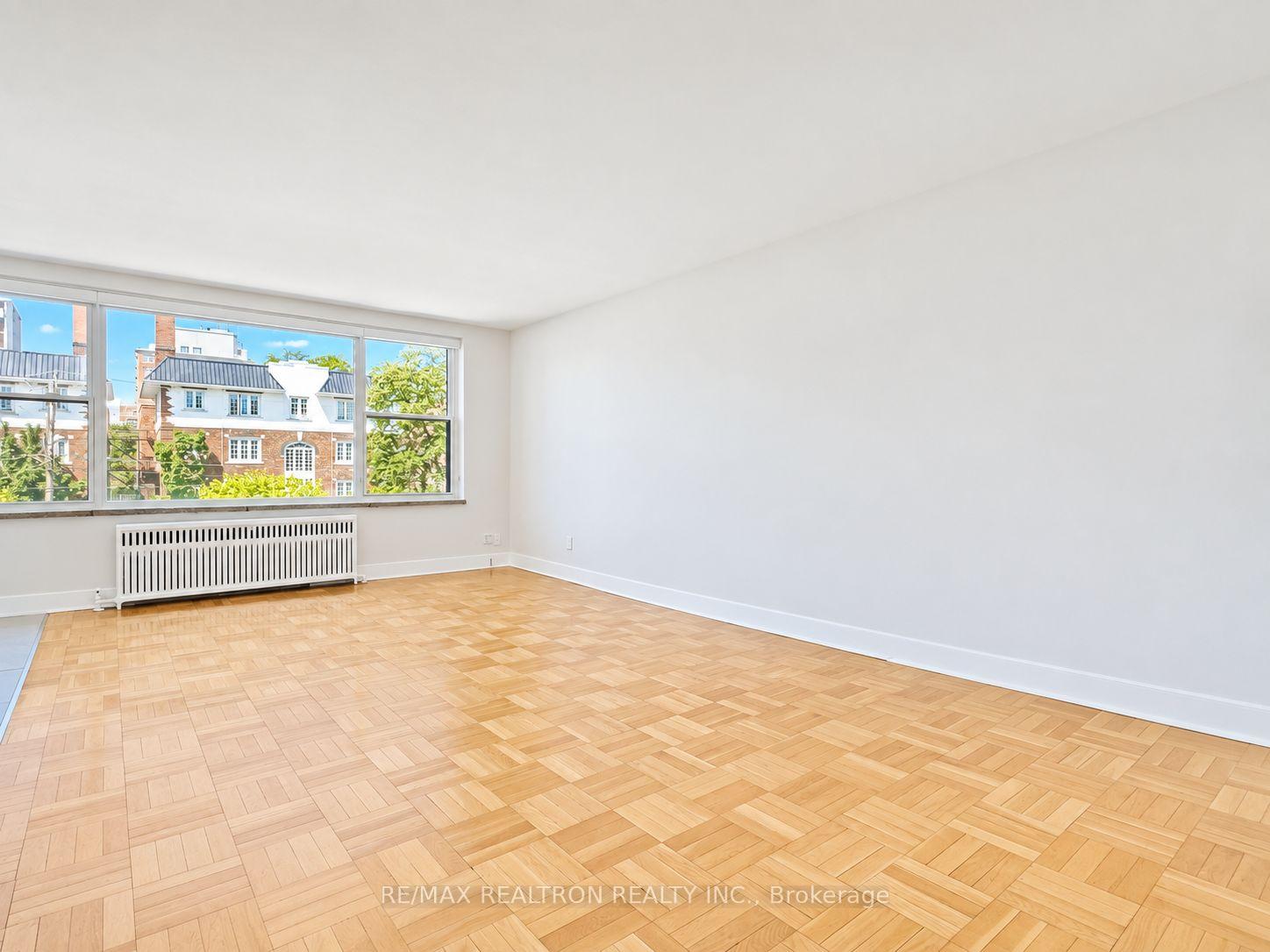Photo 4 of Unit 304, 1545 Bathurst Street, Toronto, Forest Hill South — HOMEH
