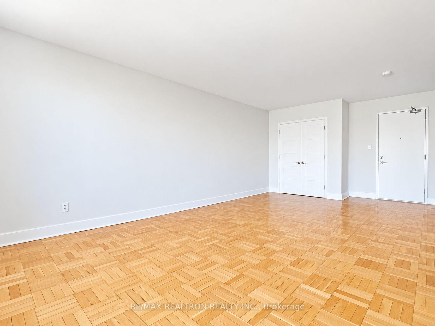 Photo 5 of Unit 304, 1545 Bathurst Street, Toronto, Forest Hill South — HOMEH