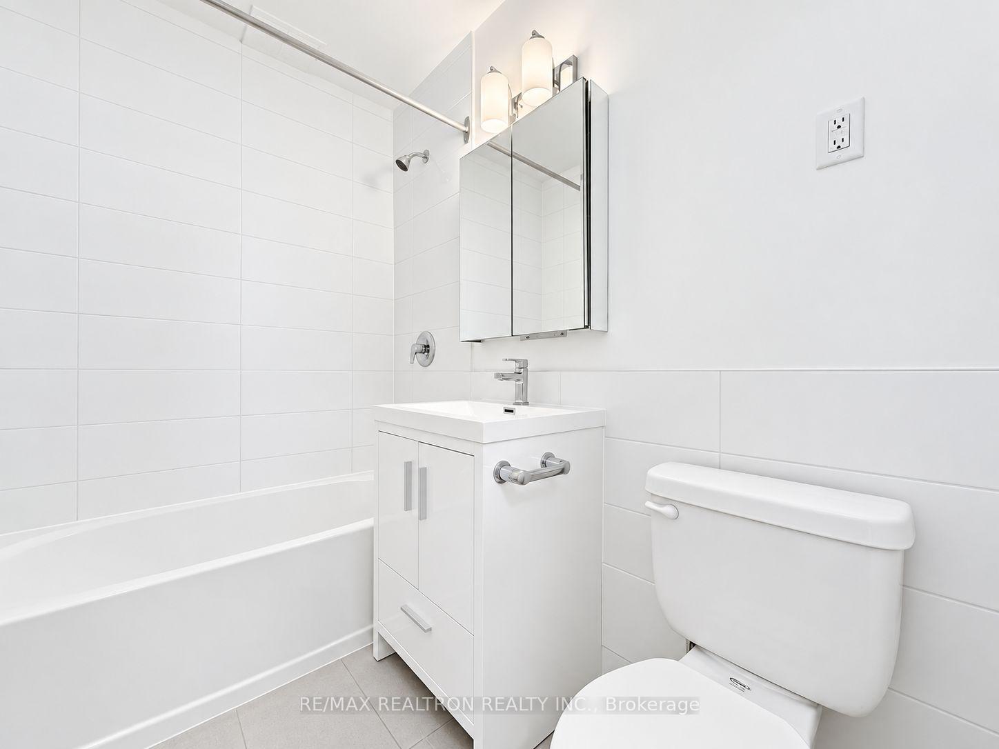 Photo 6 of Unit 304, 1545 Bathurst Street, Toronto, Forest Hill South — HOMEH