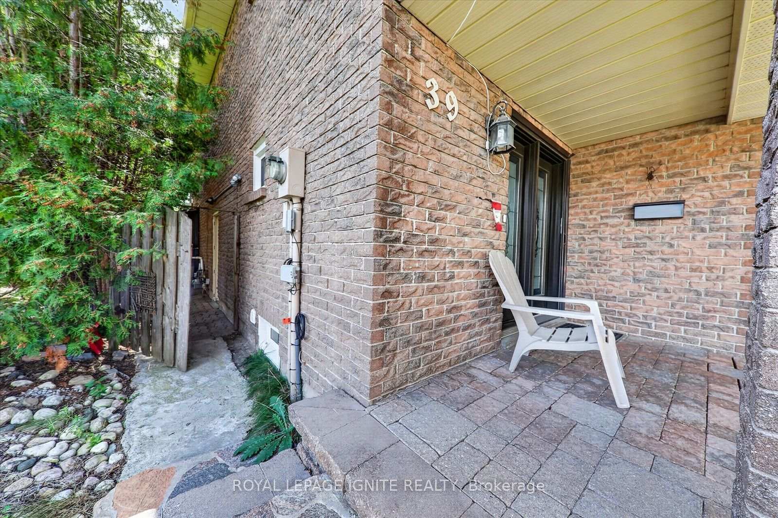 Photo 4 of 39 Longfellow Court, Whitby, Pringle Creek — HOMEH