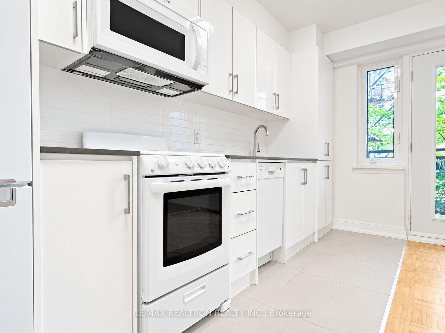 Photo 4 of Unit 104, 95 Lawton Boulevard, Toronto, Yonge-St. Clair — HOMEH