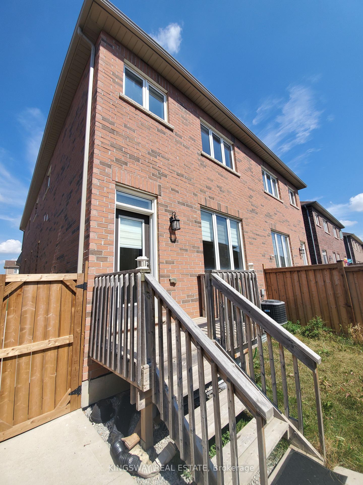 Photo 33 of 593 Remembrance Road, Brampton, Northwest Brampton — HOMEH