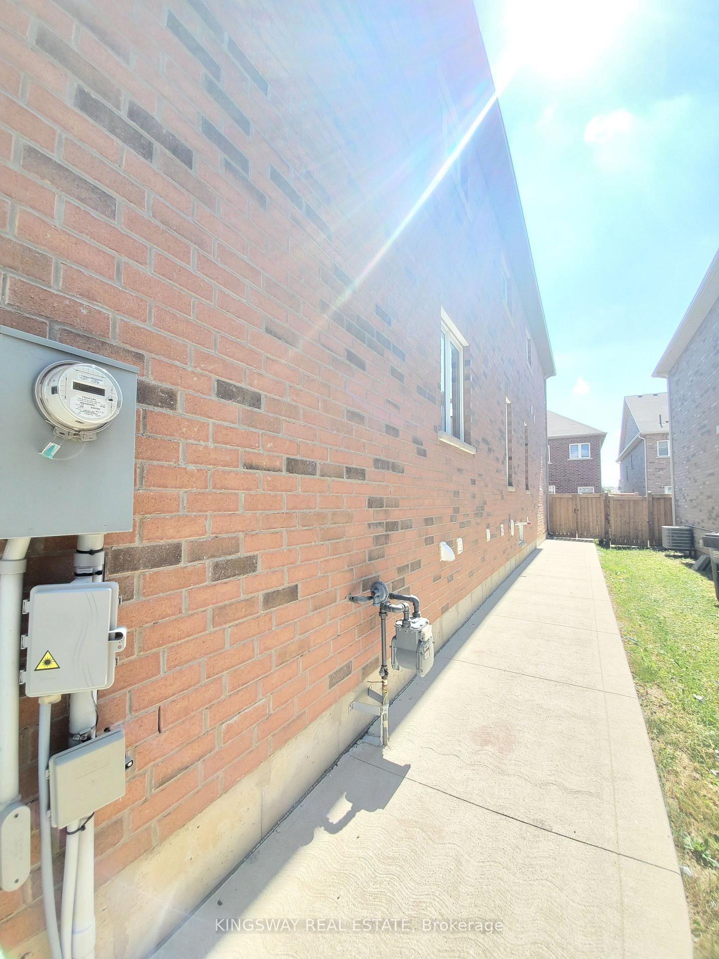Photo 34 of 593 Remembrance Road, Brampton, Northwest Brampton — HOMEH