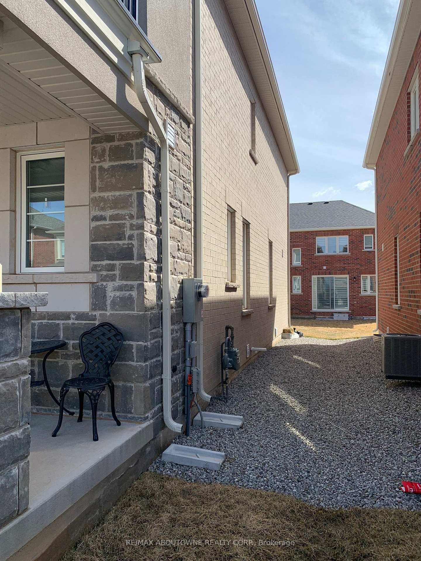 Photo 2 of 828 Aspen Terrace, Milton, Cobban — HOMEH