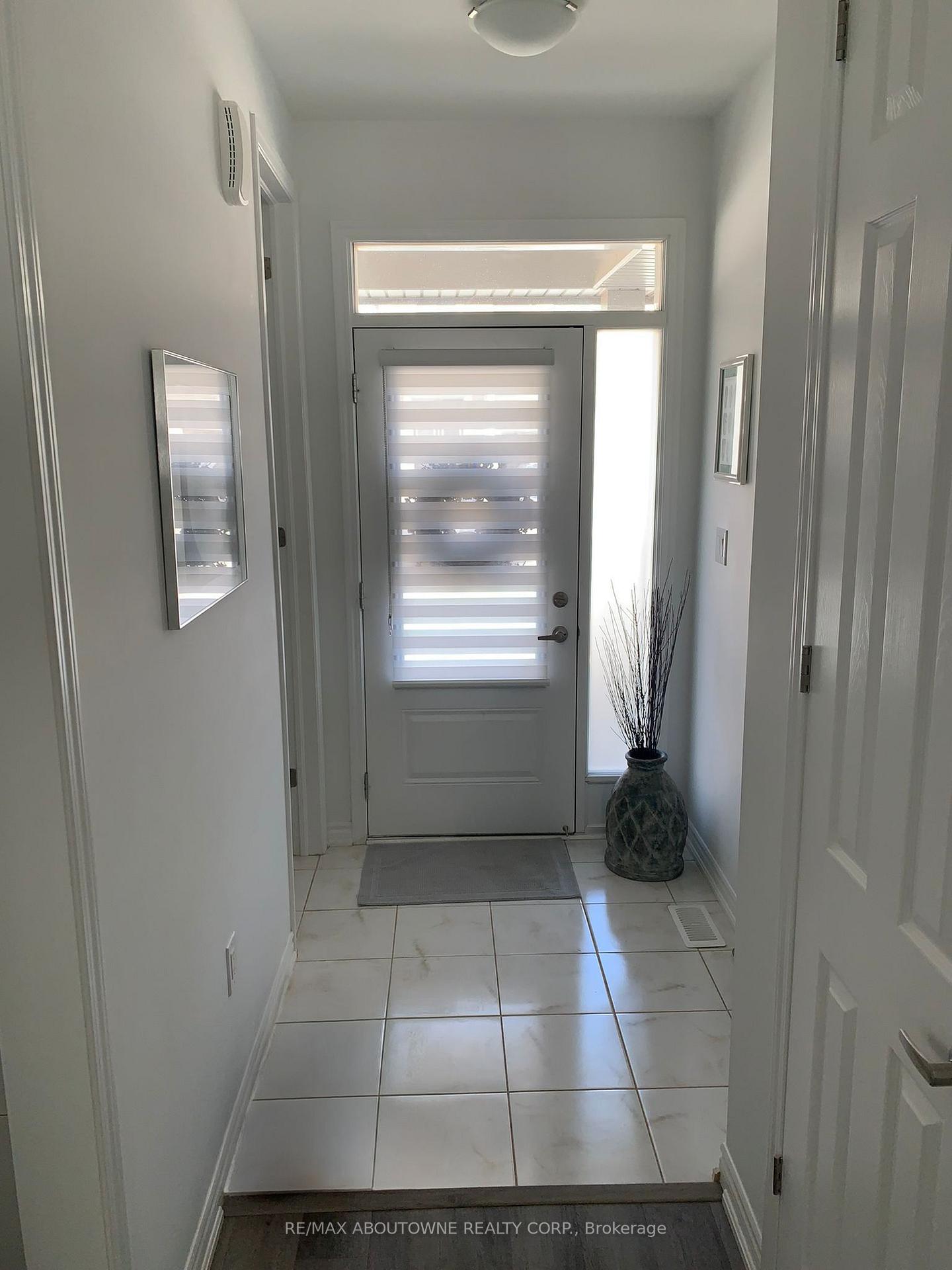 Photo 3 of 828 Aspen Terrace, Milton, Cobban — HOMEH