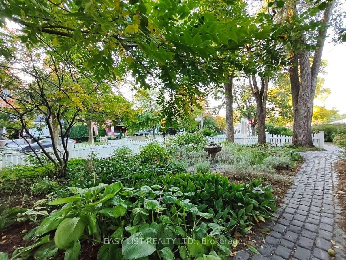 Photo 3 of 133 Main Street, Markham, Unionville — HOMEH