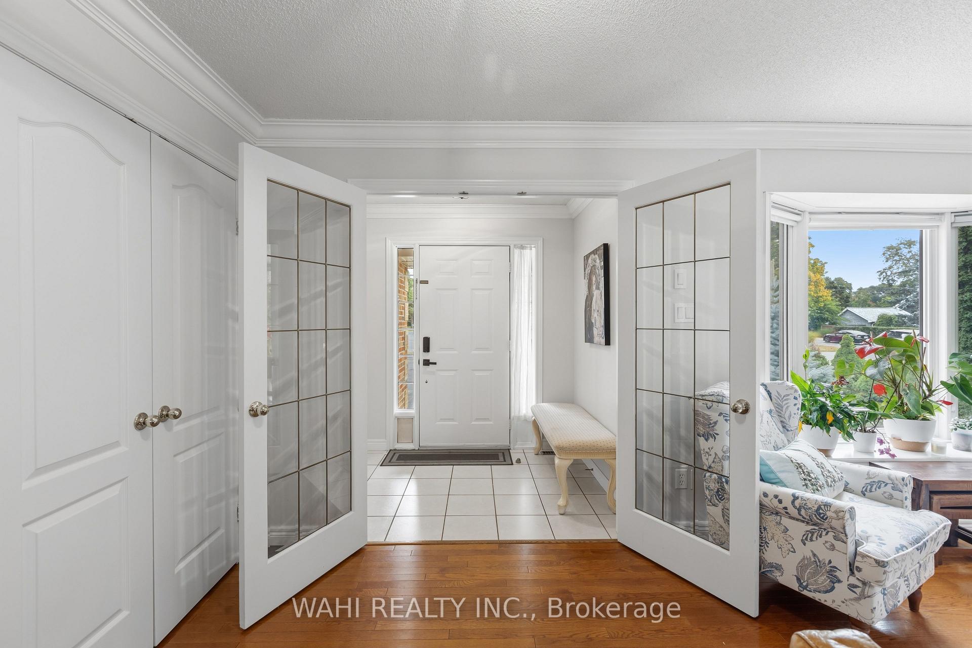 Photo 4 of 982 Glen View Avenue, Burlington, LaSalle — HOMEH