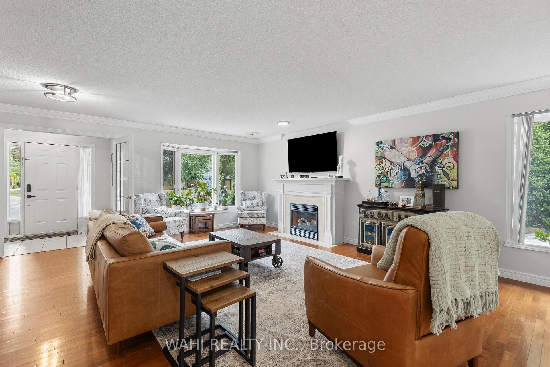 Photo 5 of 982 Glen View Avenue, Burlington, LaSalle — HOMEH