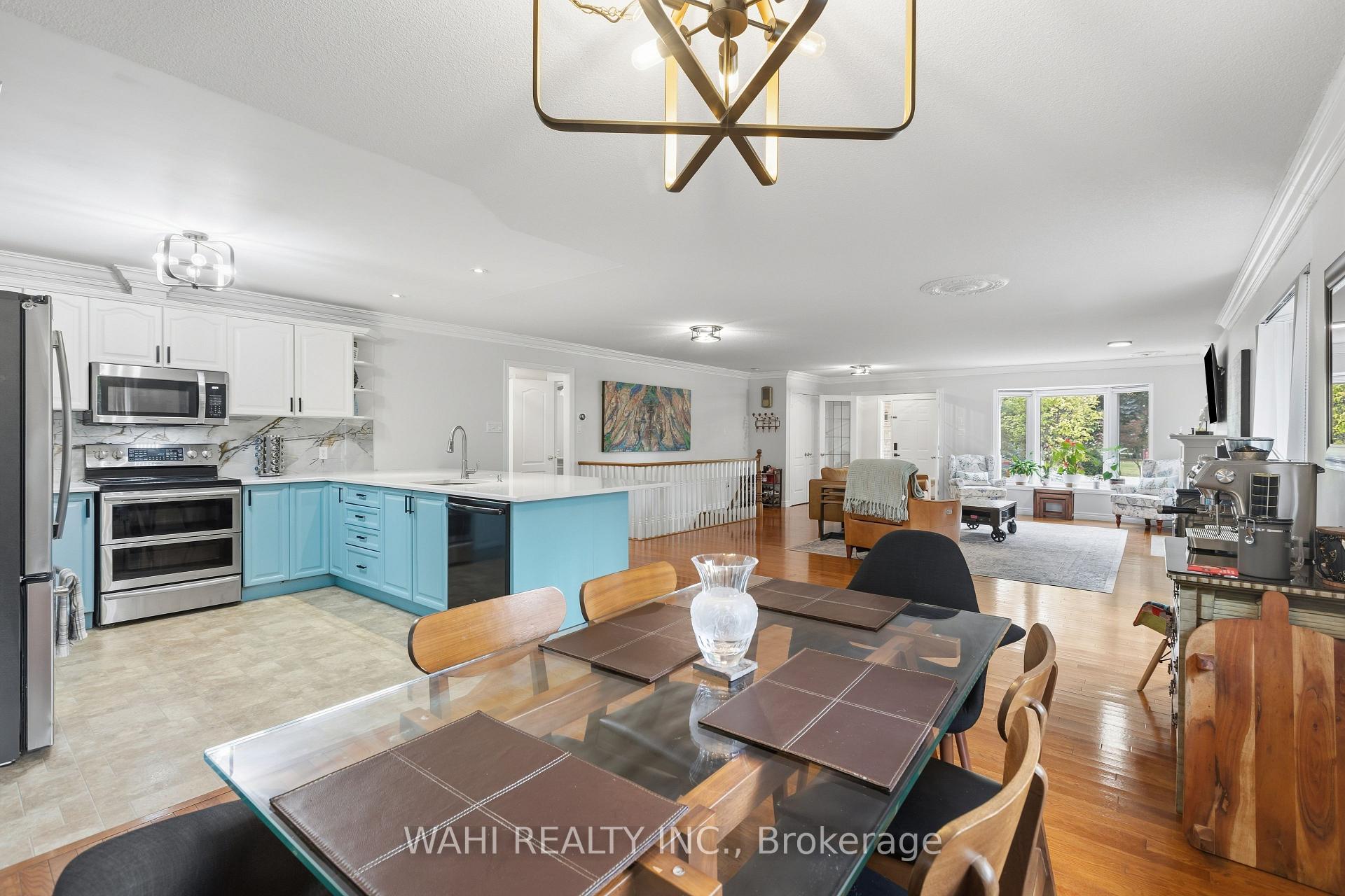 Photo 7 of 982 Glen View Avenue, Burlington, LaSalle — HOMEH