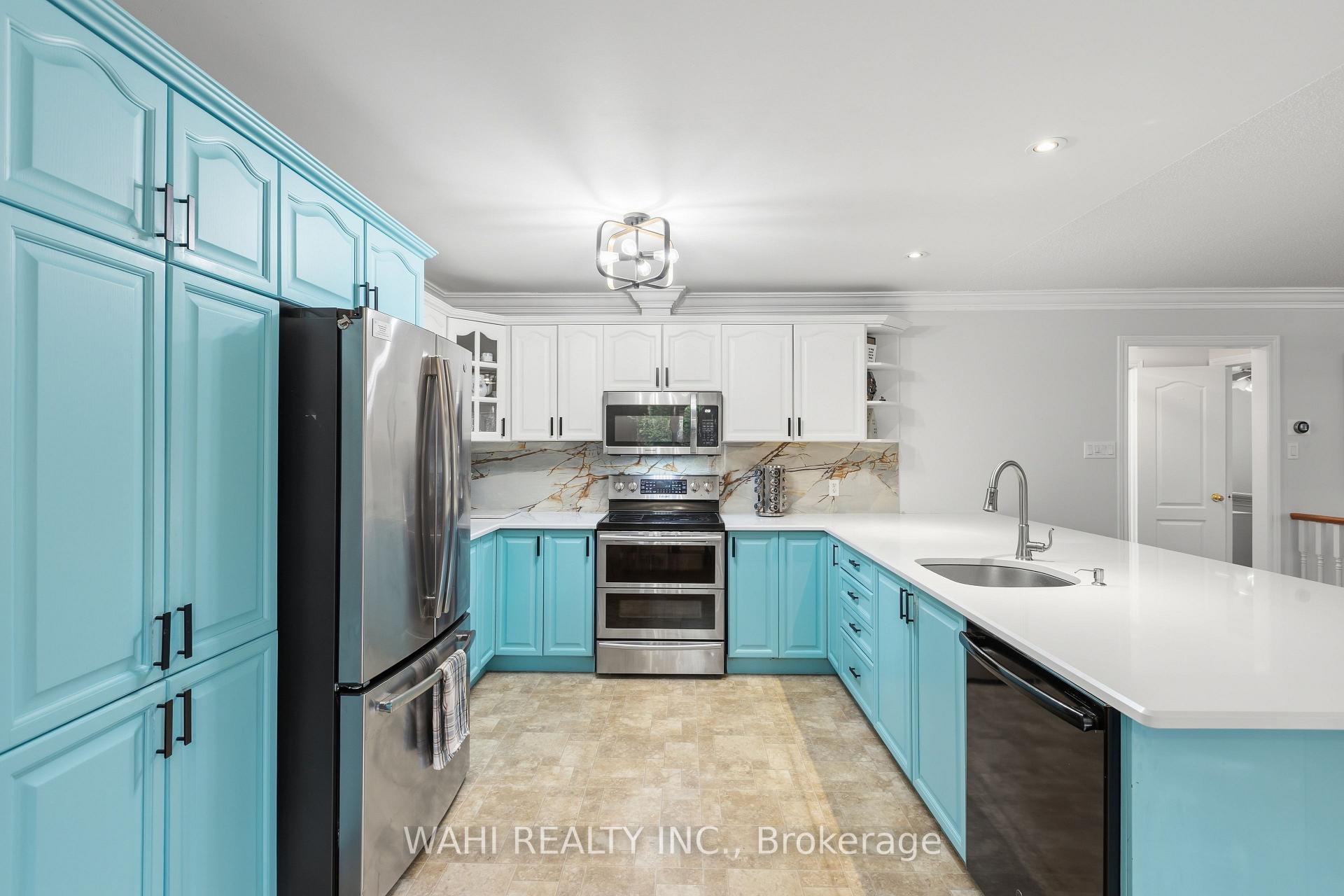 Photo 8 of 982 Glen View Avenue, Burlington, LaSalle — HOMEH