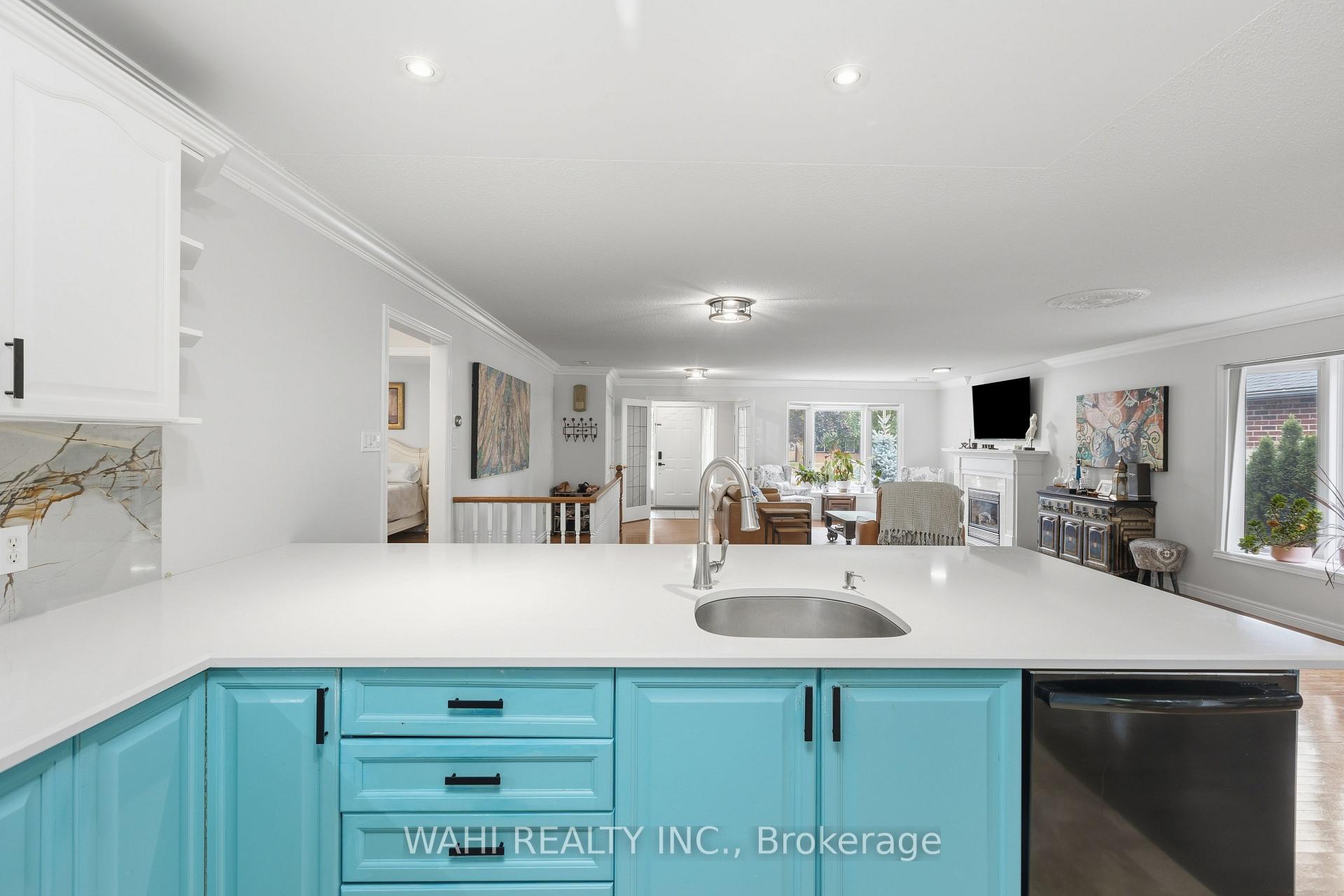 Photo 9 of 982 Glen View Avenue, Burlington, LaSalle — HOMEH