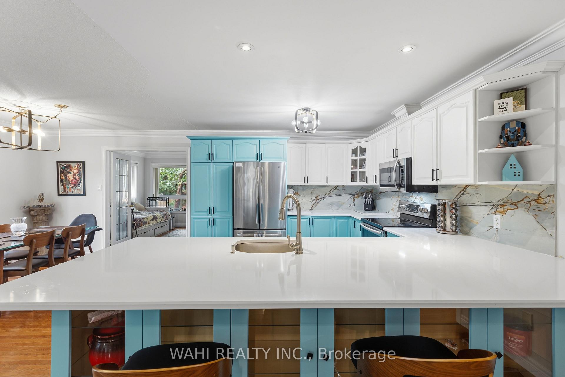 Photo 10 of 982 Glen View Avenue, Burlington, LaSalle — HOMEH