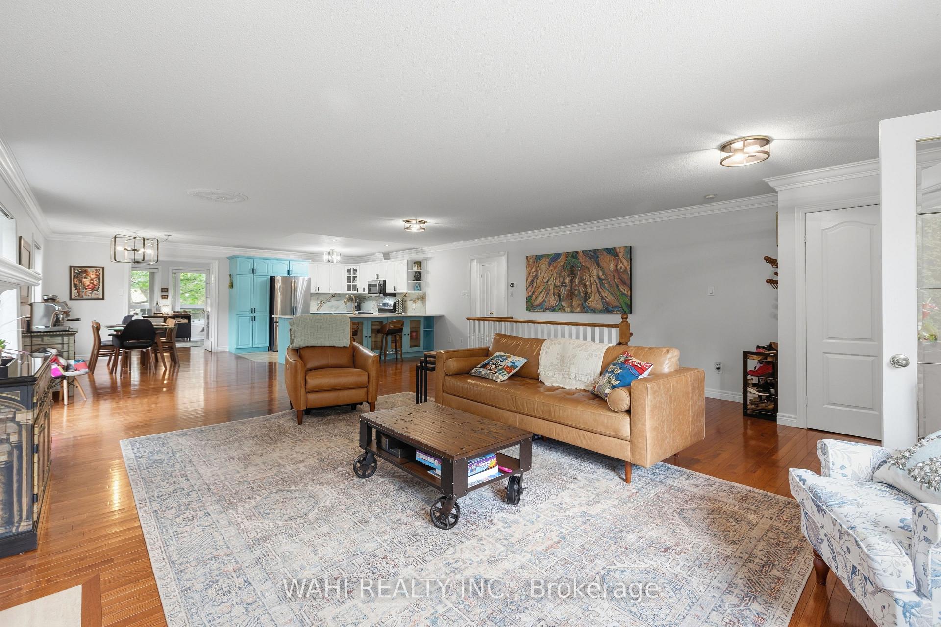 Photo 11 of 982 Glen View Avenue, Burlington, LaSalle — HOMEH