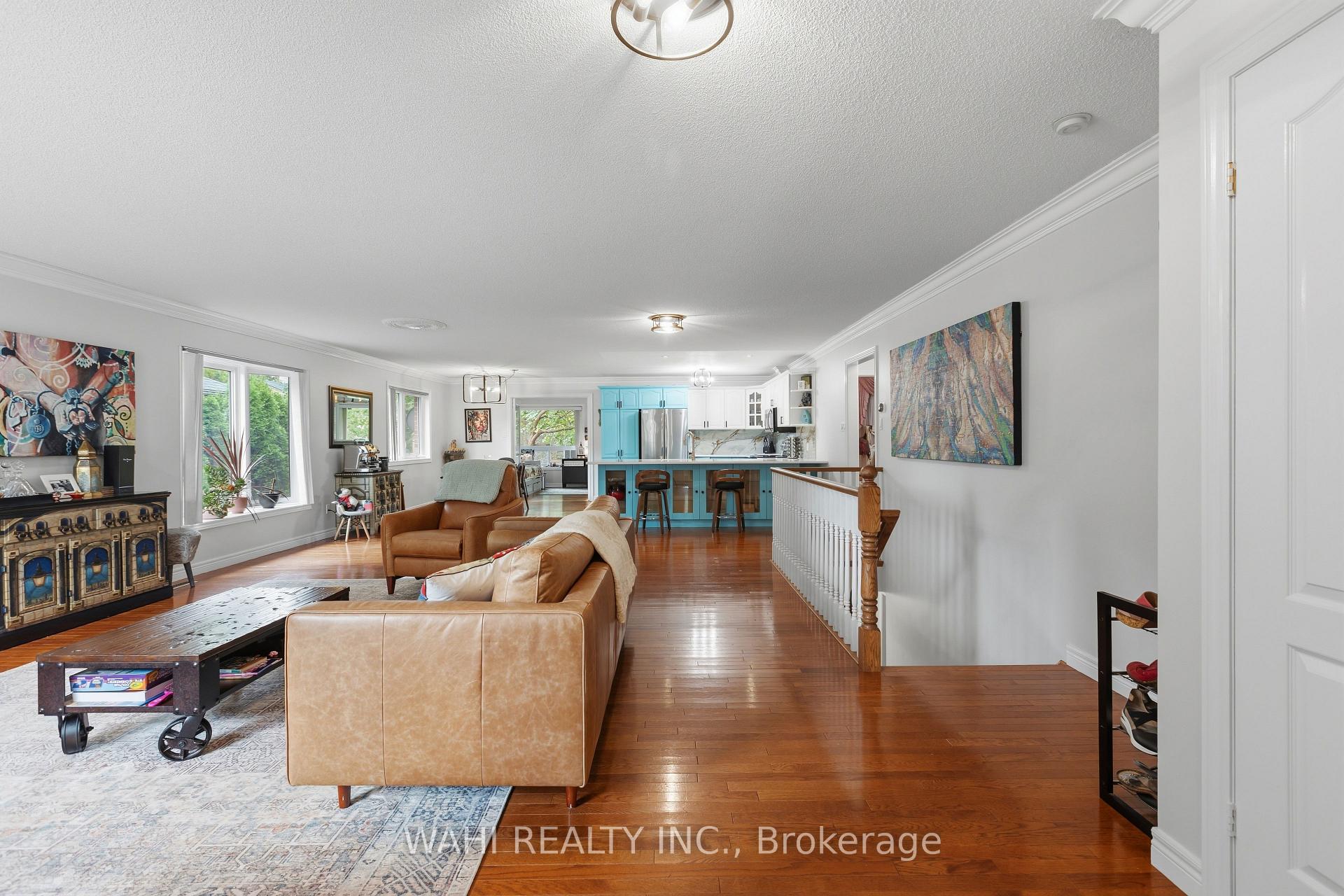 Photo 12 of 982 Glen View Avenue, Burlington, LaSalle — HOMEH