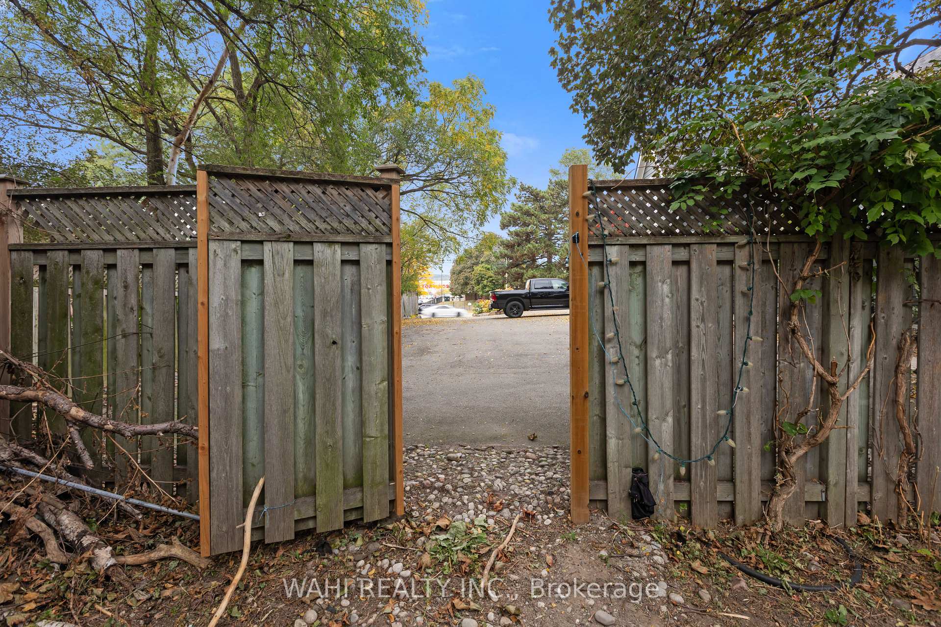 Photo 35 of 982 Glen View Avenue, Burlington, LaSalle — HOMEH