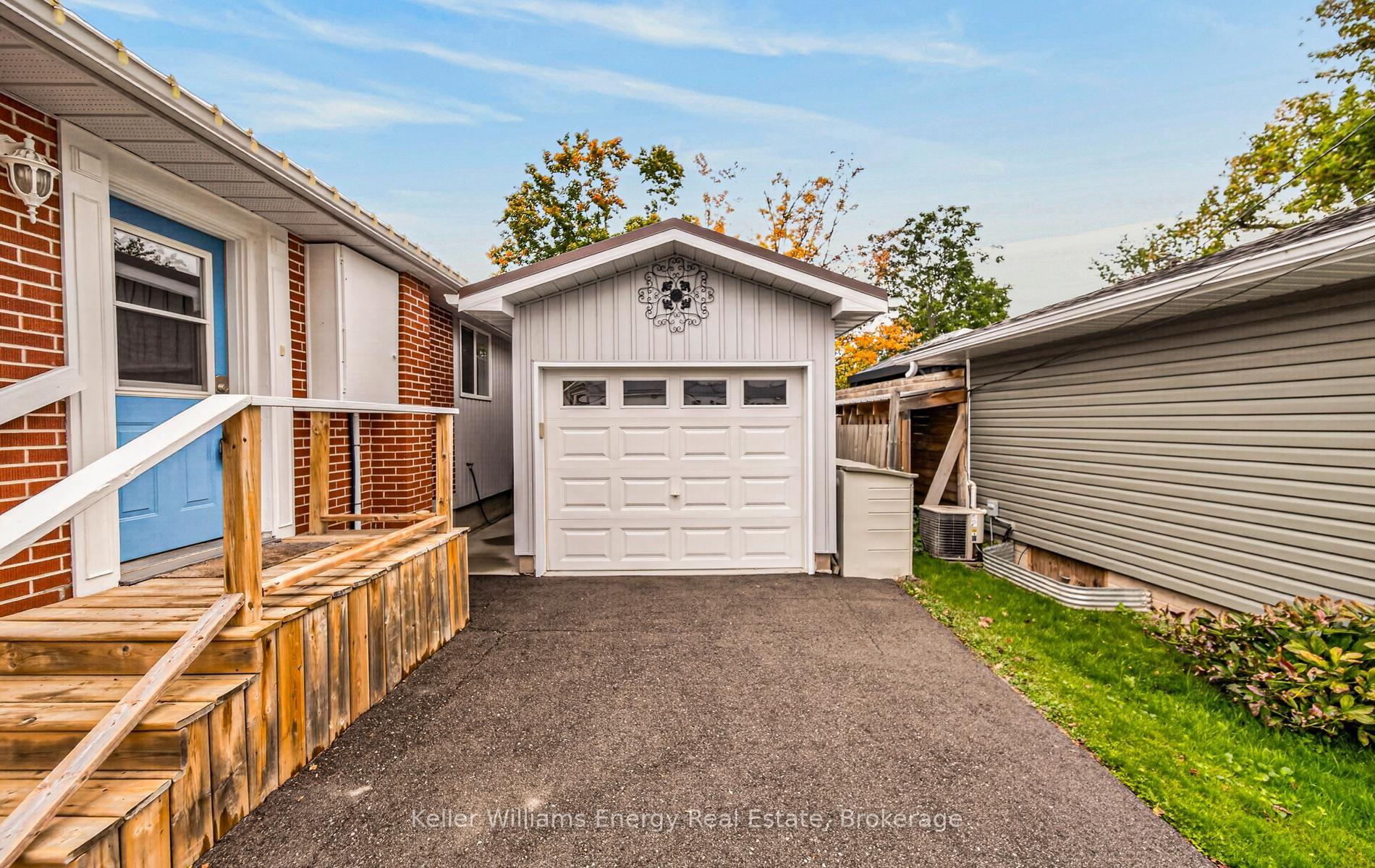 Photo 40 of 74 William Street, Kawartha Lakes, Bobcaygeon — HOMEH