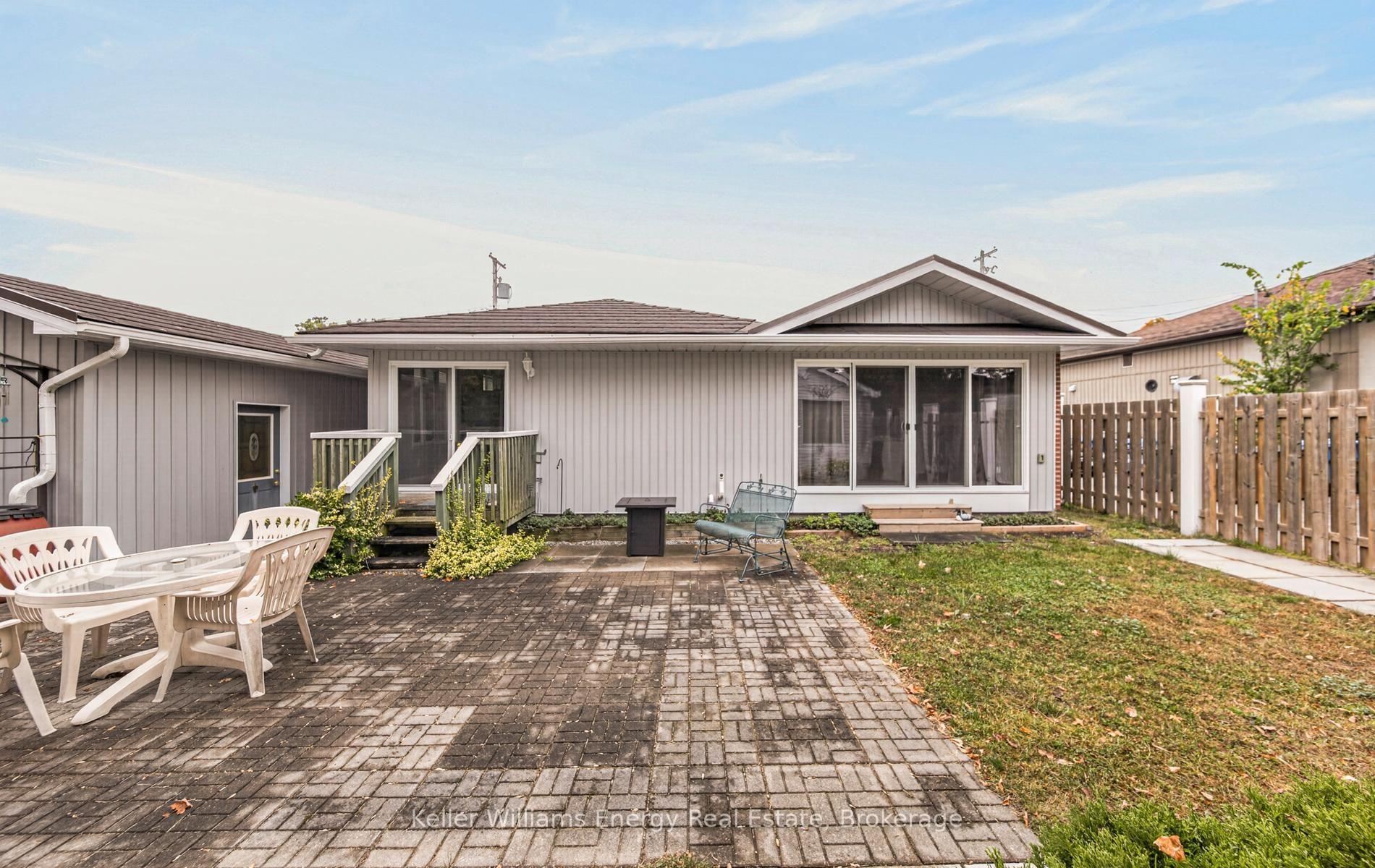 Photo 41 of 74 William Street, Kawartha Lakes, Bobcaygeon — HOMEH