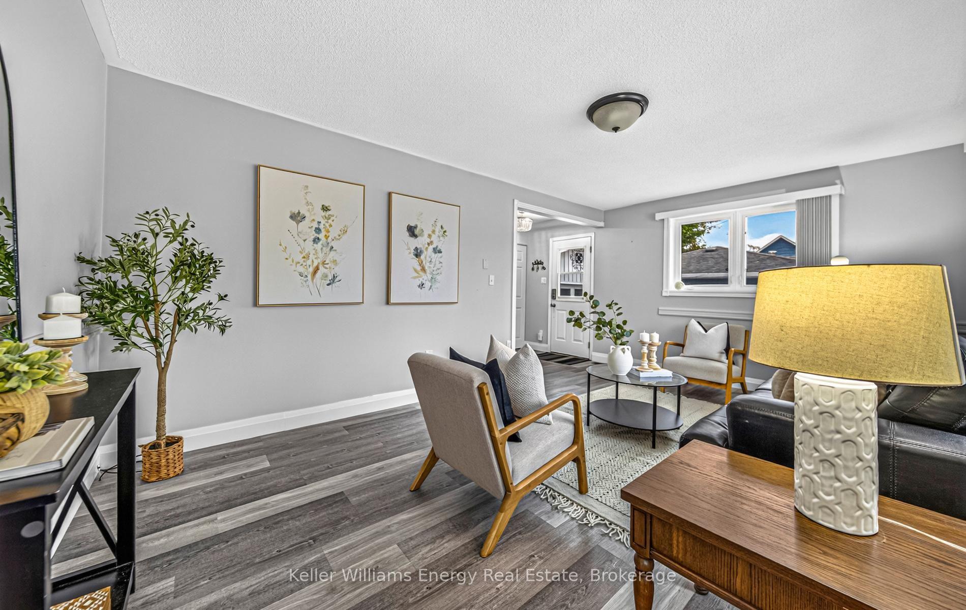 Photo 5 of 74 William Street, Kawartha Lakes, Bobcaygeon — HOMEH