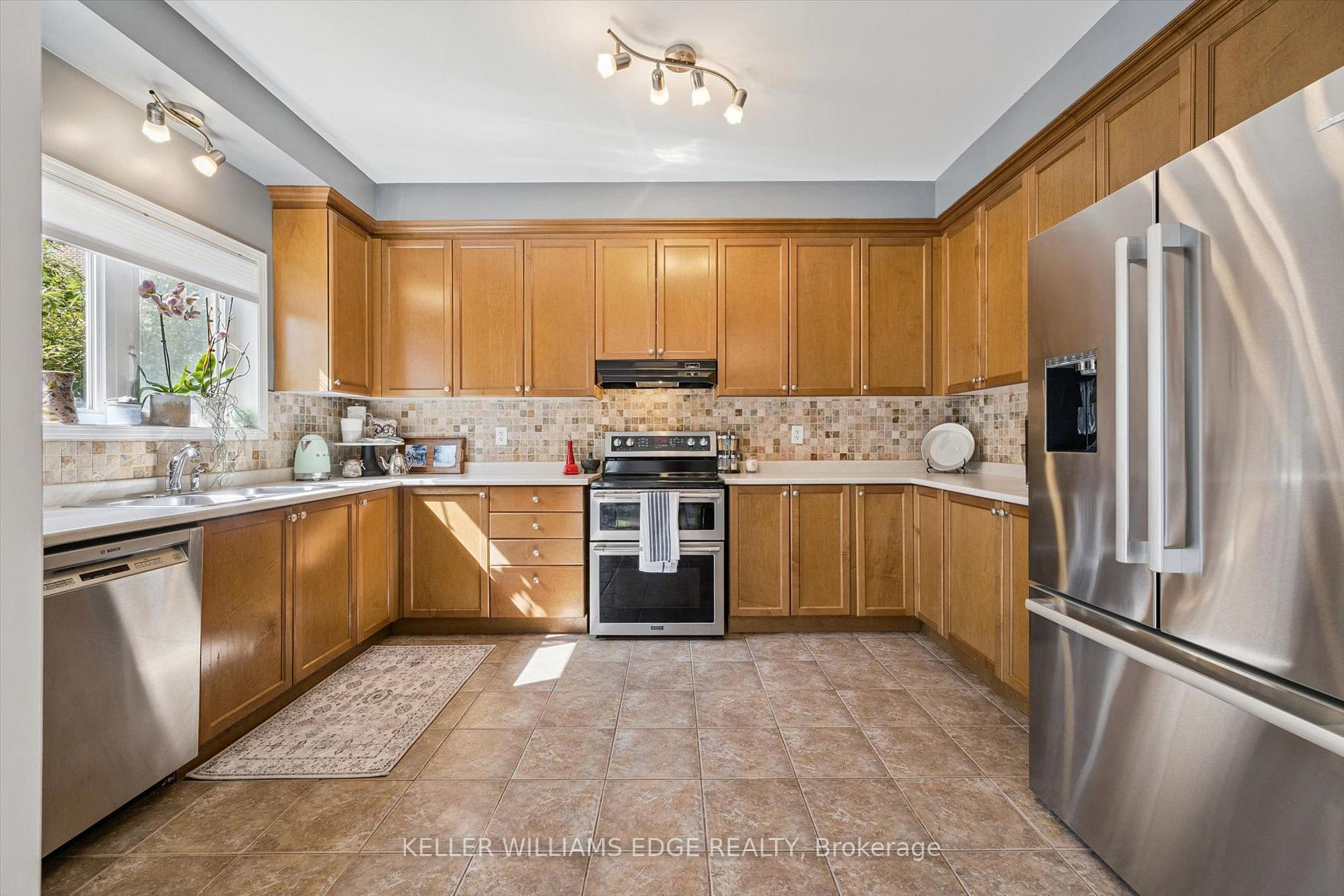 Photo 11 of 97 Meadowlark Drive N, Halton Hills, Georgetown — HOMEH