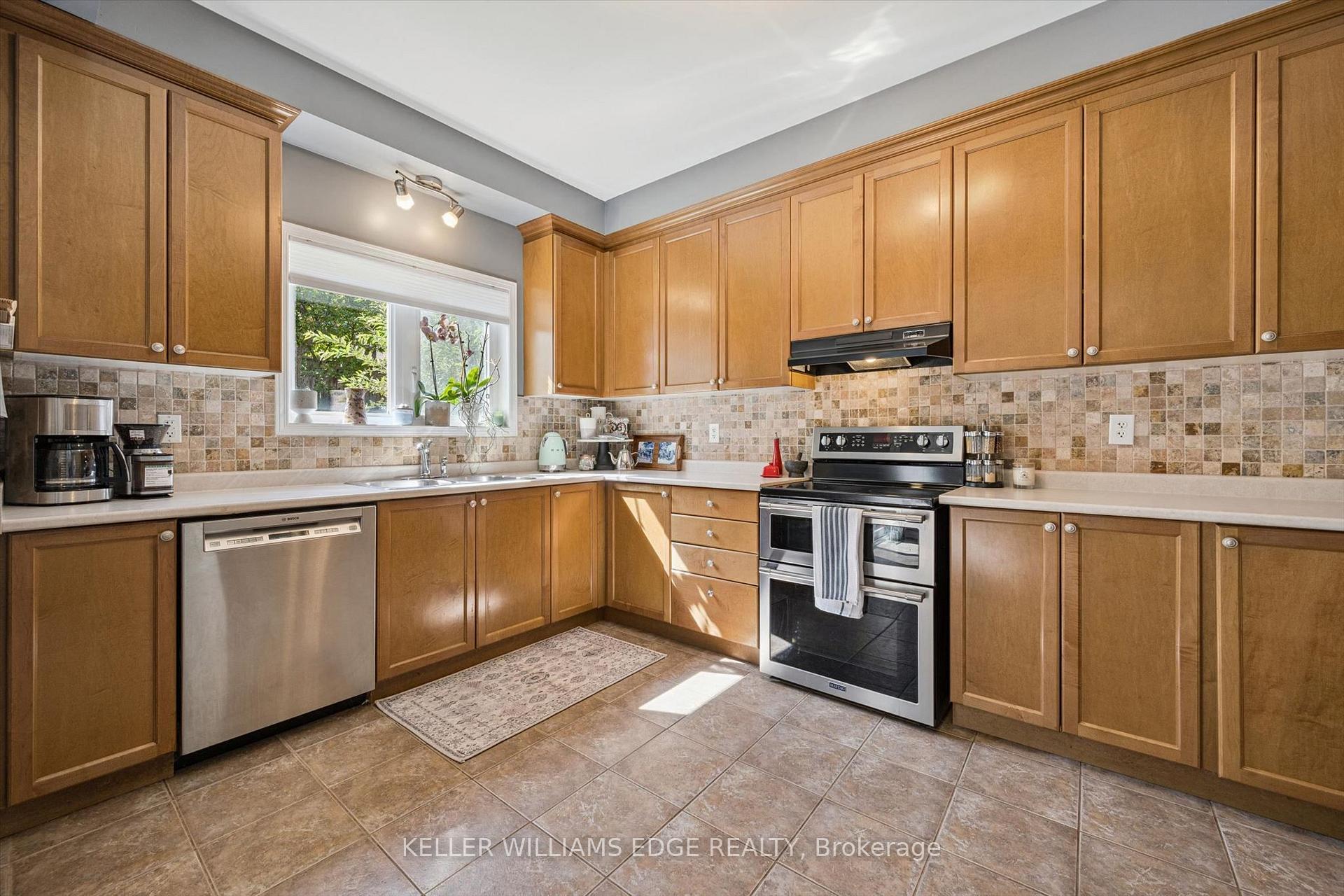 Photo 12 of 97 Meadowlark Drive N, Halton Hills, Georgetown — HOMEH
