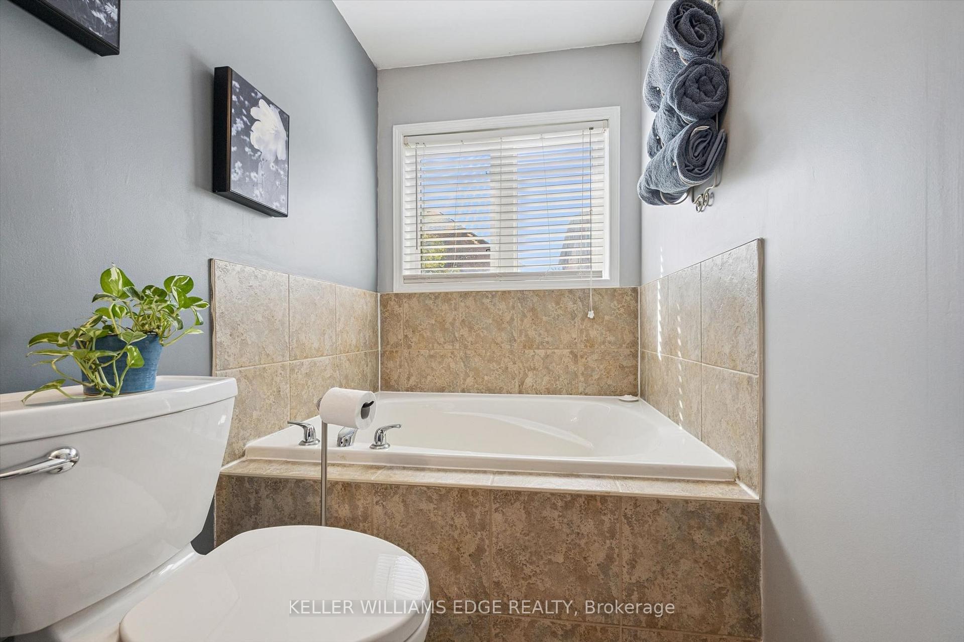 Photo 23 of 97 Meadowlark Drive N, Halton Hills, Georgetown — HOMEH