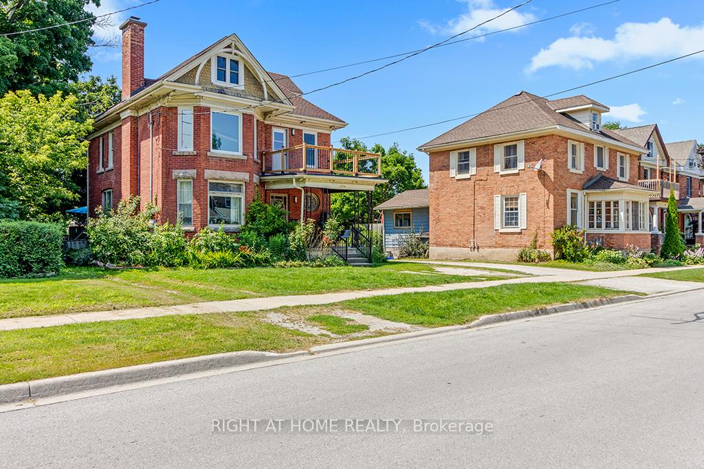 Photo of Unit 1, 774 4th Avenue E