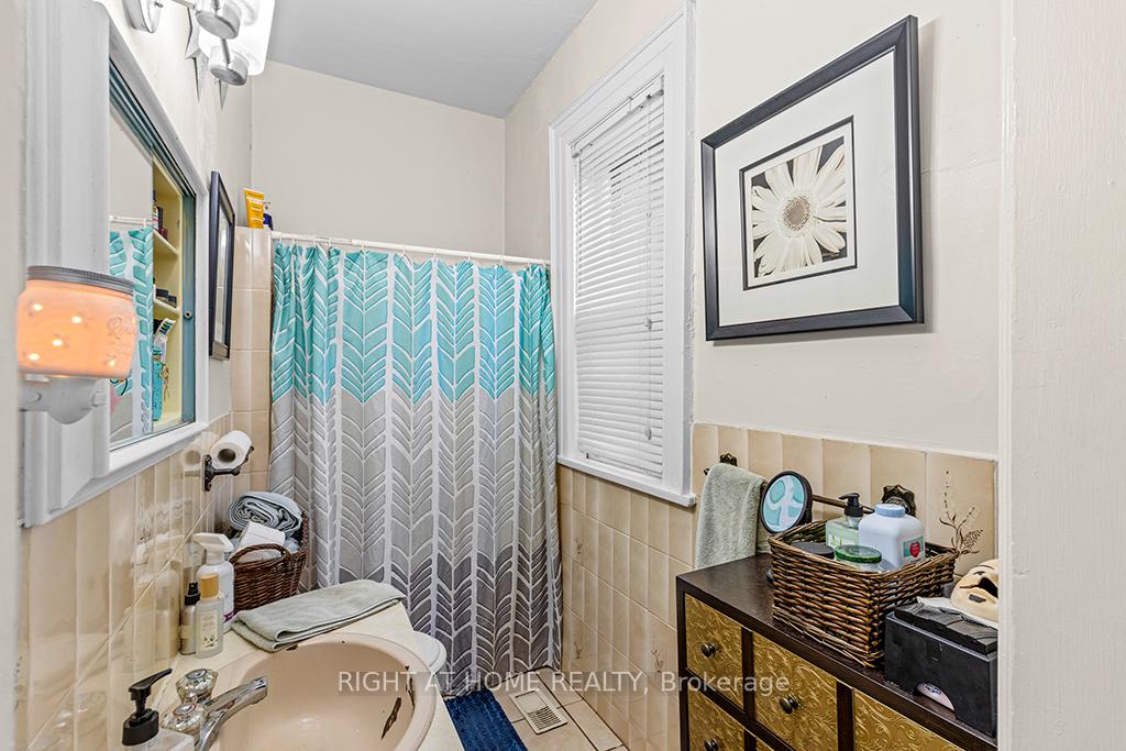Photo 12 of Unit 1, 774 4th Avenue E, Owen Sound — HOMEH