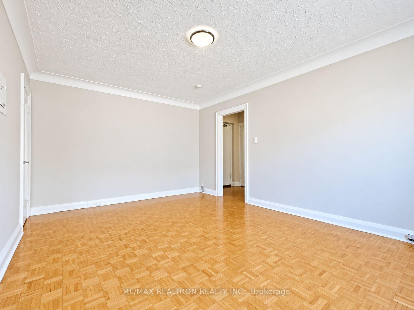 Photo 4 of Unit 606, 394 Avenue Road, Toronto, Casa Loma — HOMEH