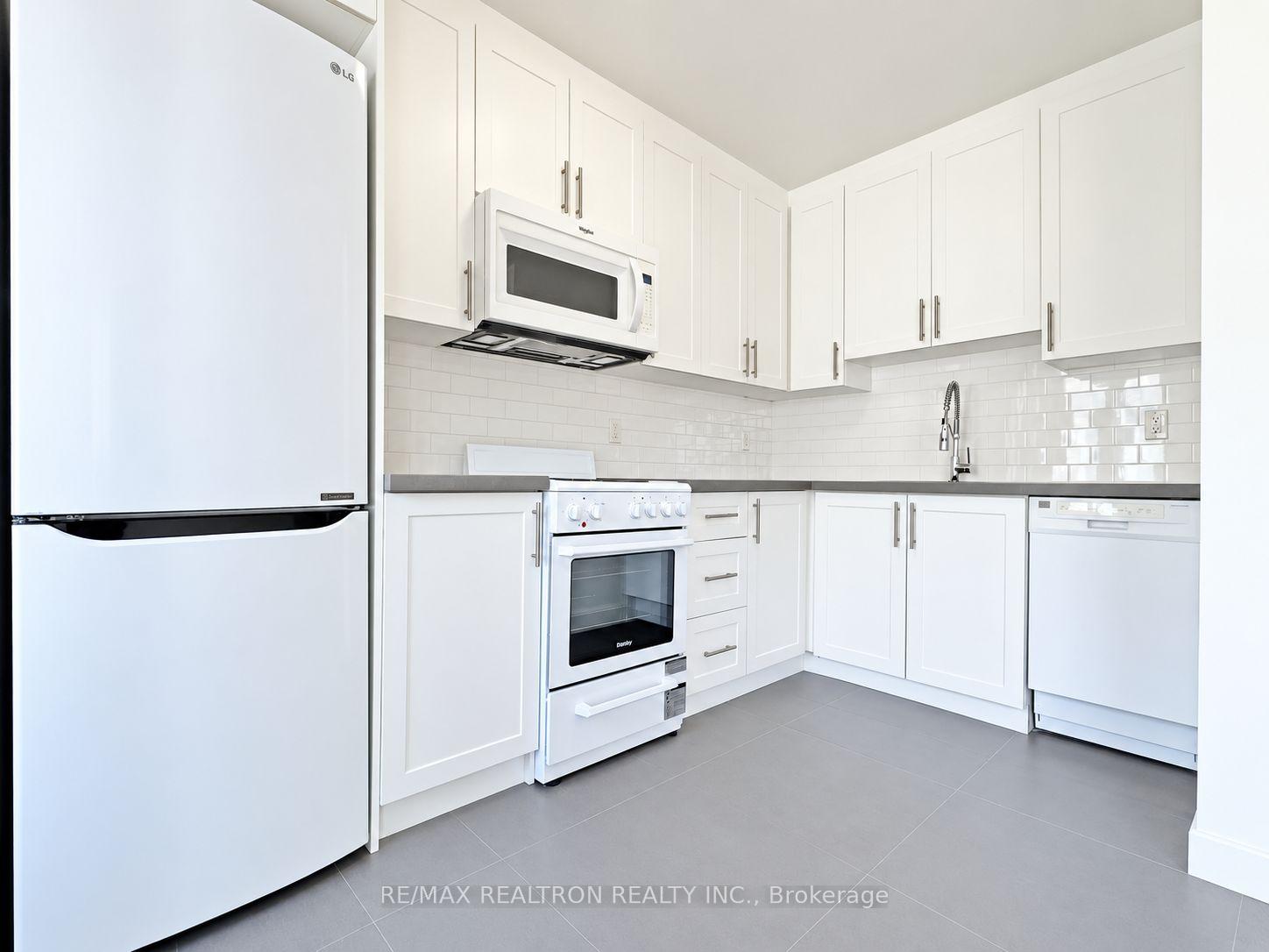 Photo 6 of Unit 606, 394 Avenue Road, Toronto, Casa Loma — HOMEH