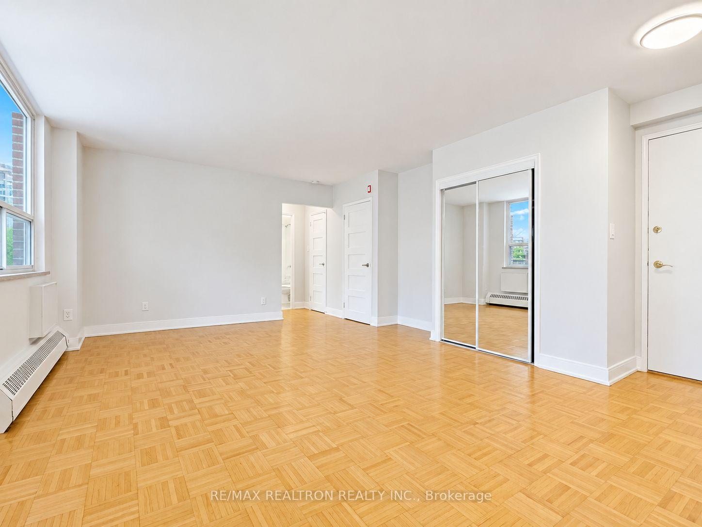 Photo 3 of Unit 206, 490 Eglinton Avenue E, Toronto, Mount Pleasant East — HOMEH