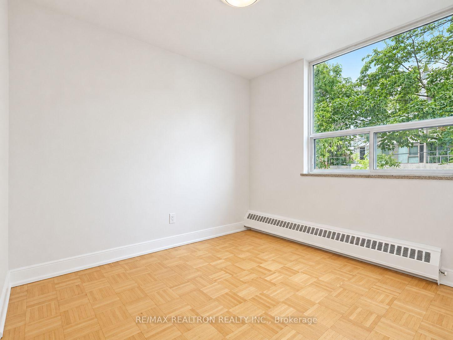 Photo 4 of Unit 206, 490 Eglinton Avenue E, Toronto, Mount Pleasant East — HOMEH
