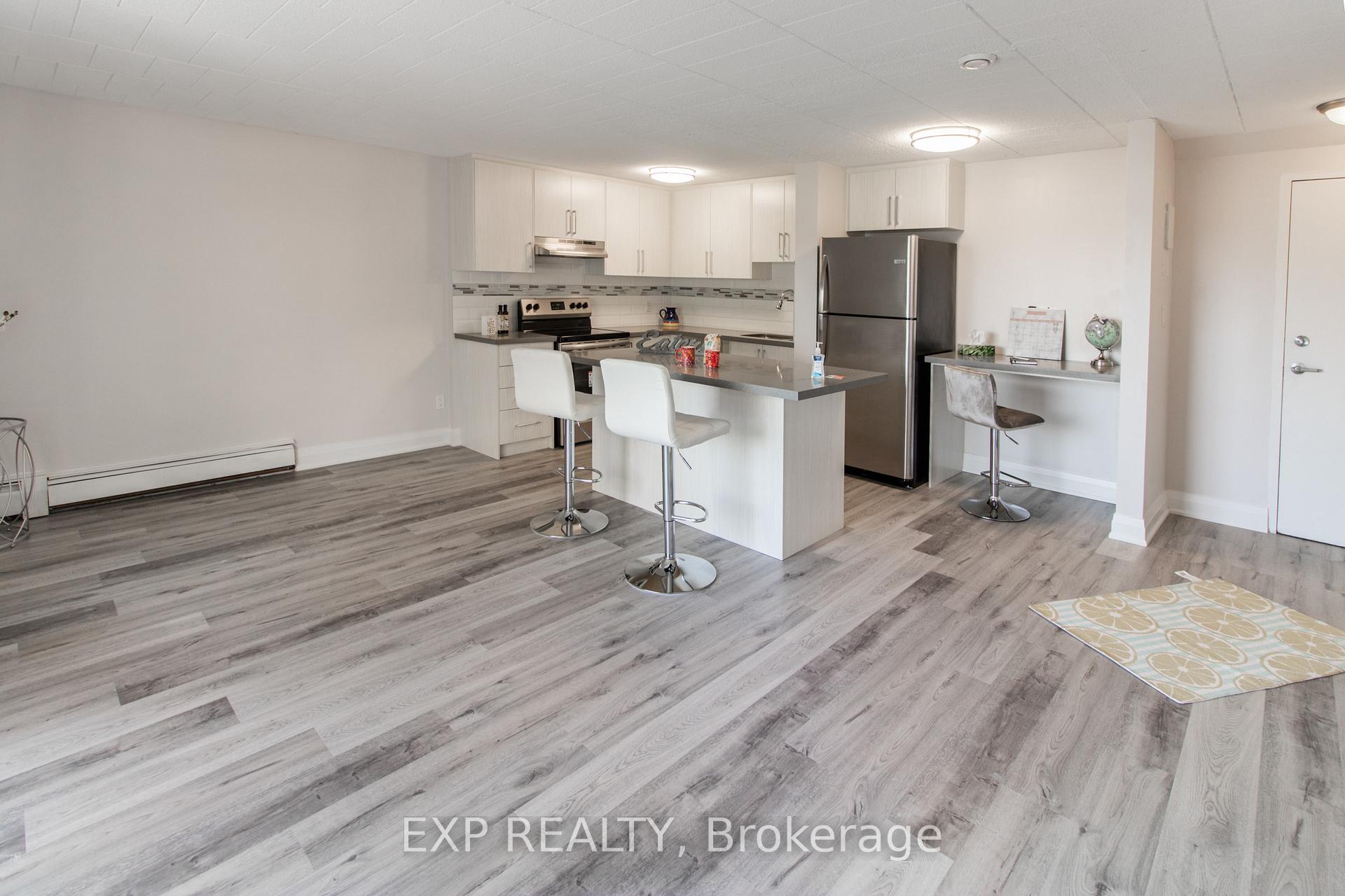 Photo 1 of Unit 23, 6287 O'neil Street, Niagara Falls, Stamford — HOMEH