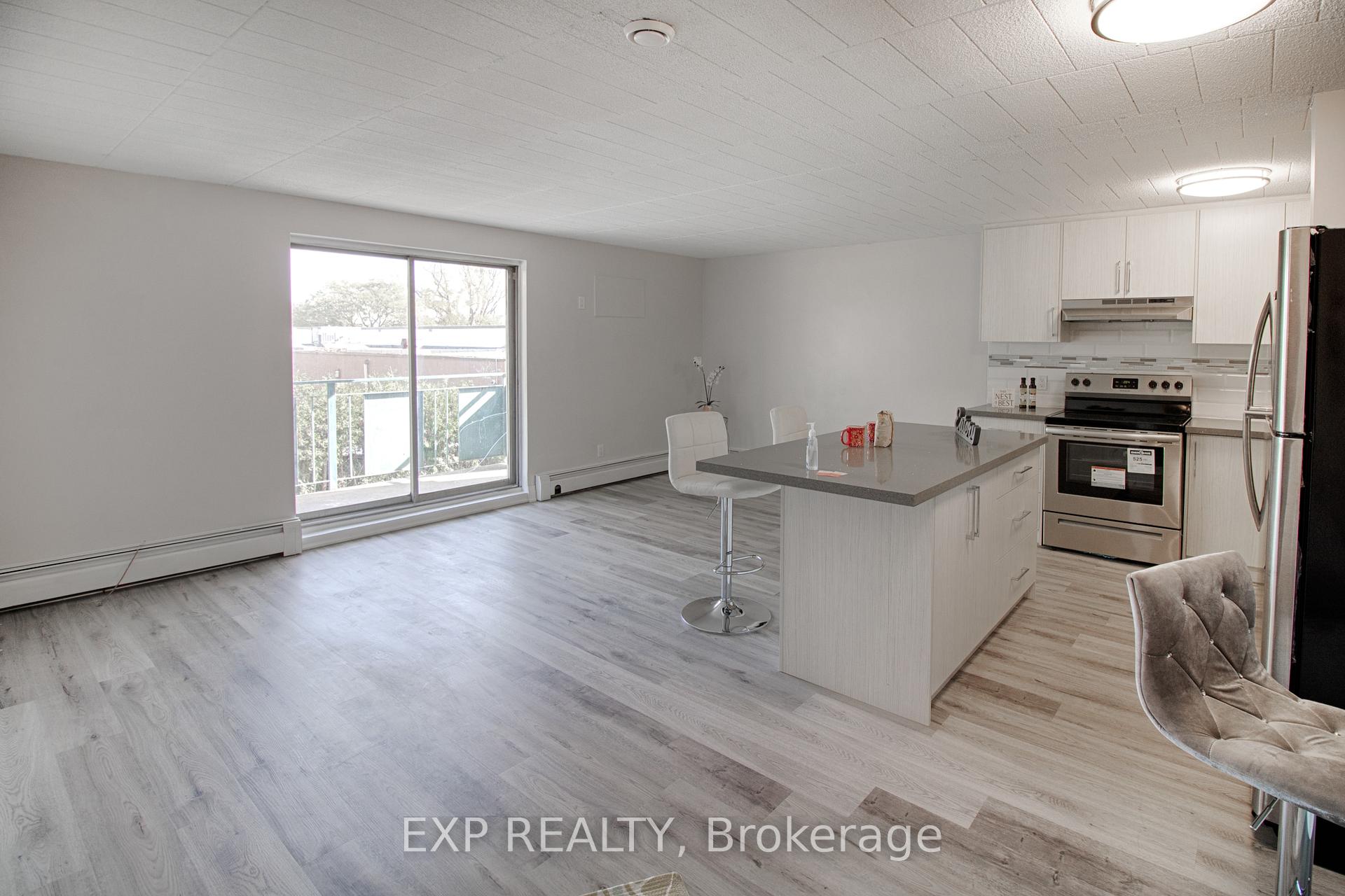 Photo 2 of Unit 23, 6287 O'neil Street, Niagara Falls, Stamford — HOMEH