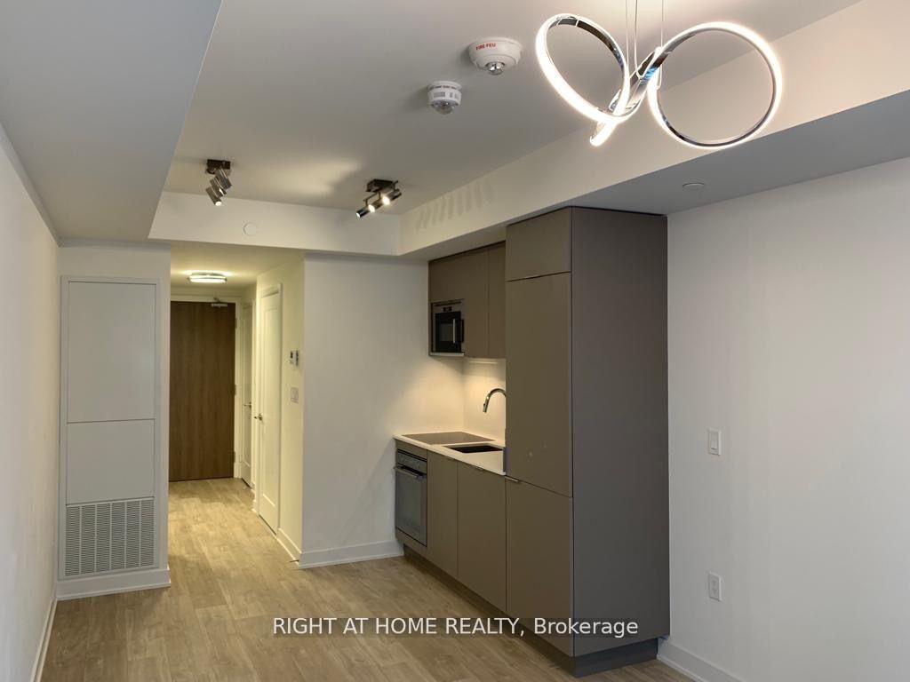 Photo 3 of Unit 1416W, 27 Bathurst Street, Toronto, Waterfront Communities — HOMEH