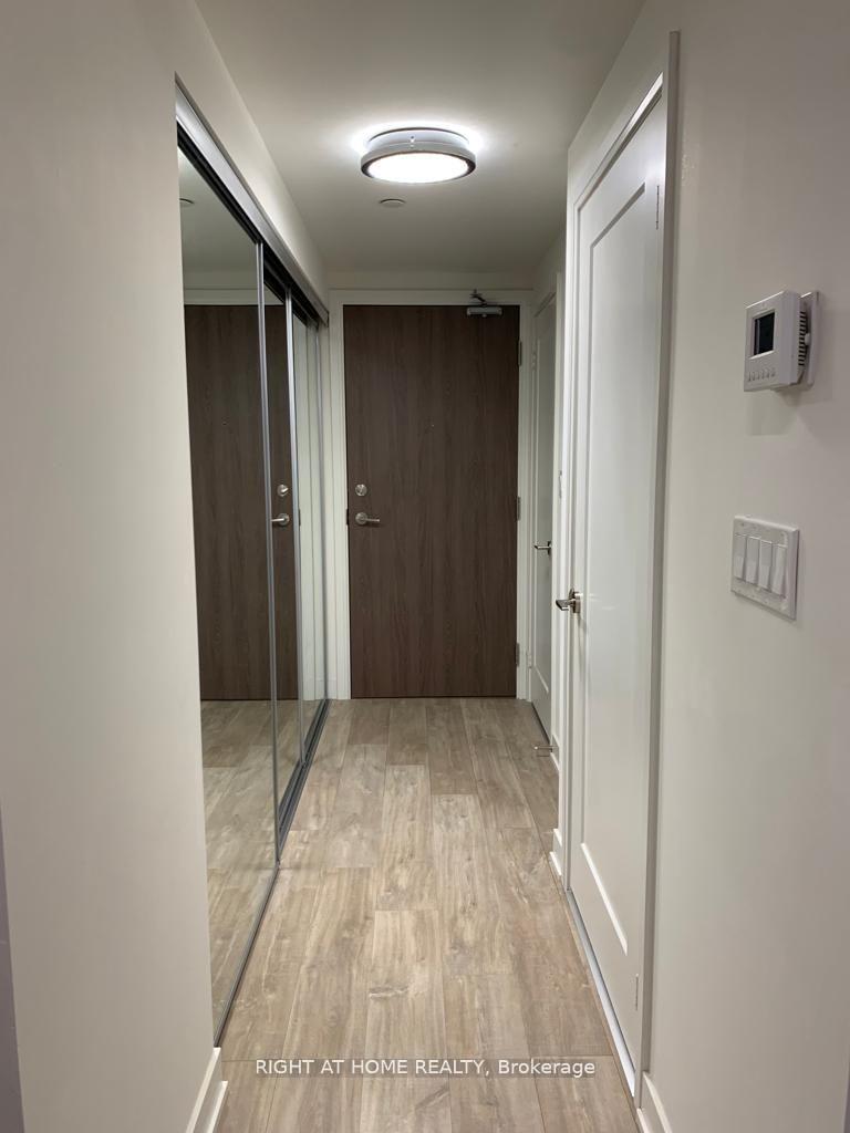 Photo 4 of Unit 1416W, 27 Bathurst Street, Toronto, Waterfront Communities — HOMEH