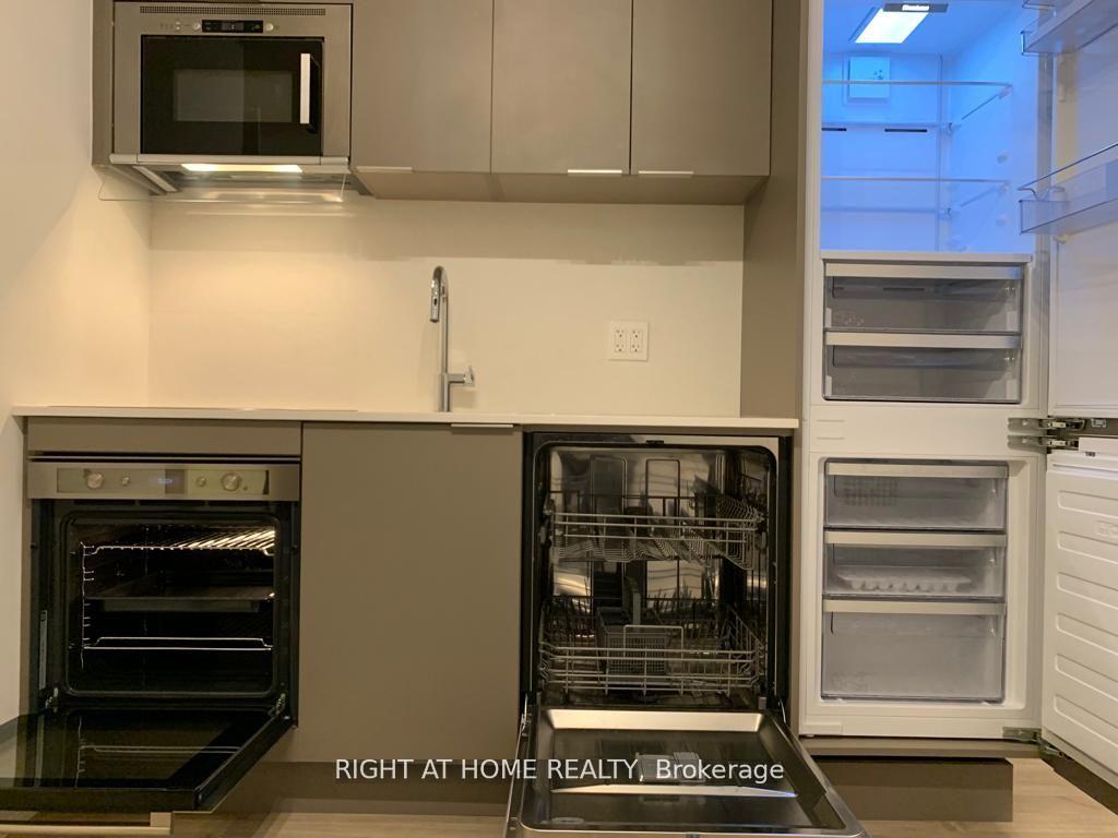 Photo 6 of Unit 1416W, 27 Bathurst Street, Toronto, Waterfront Communities — HOMEH