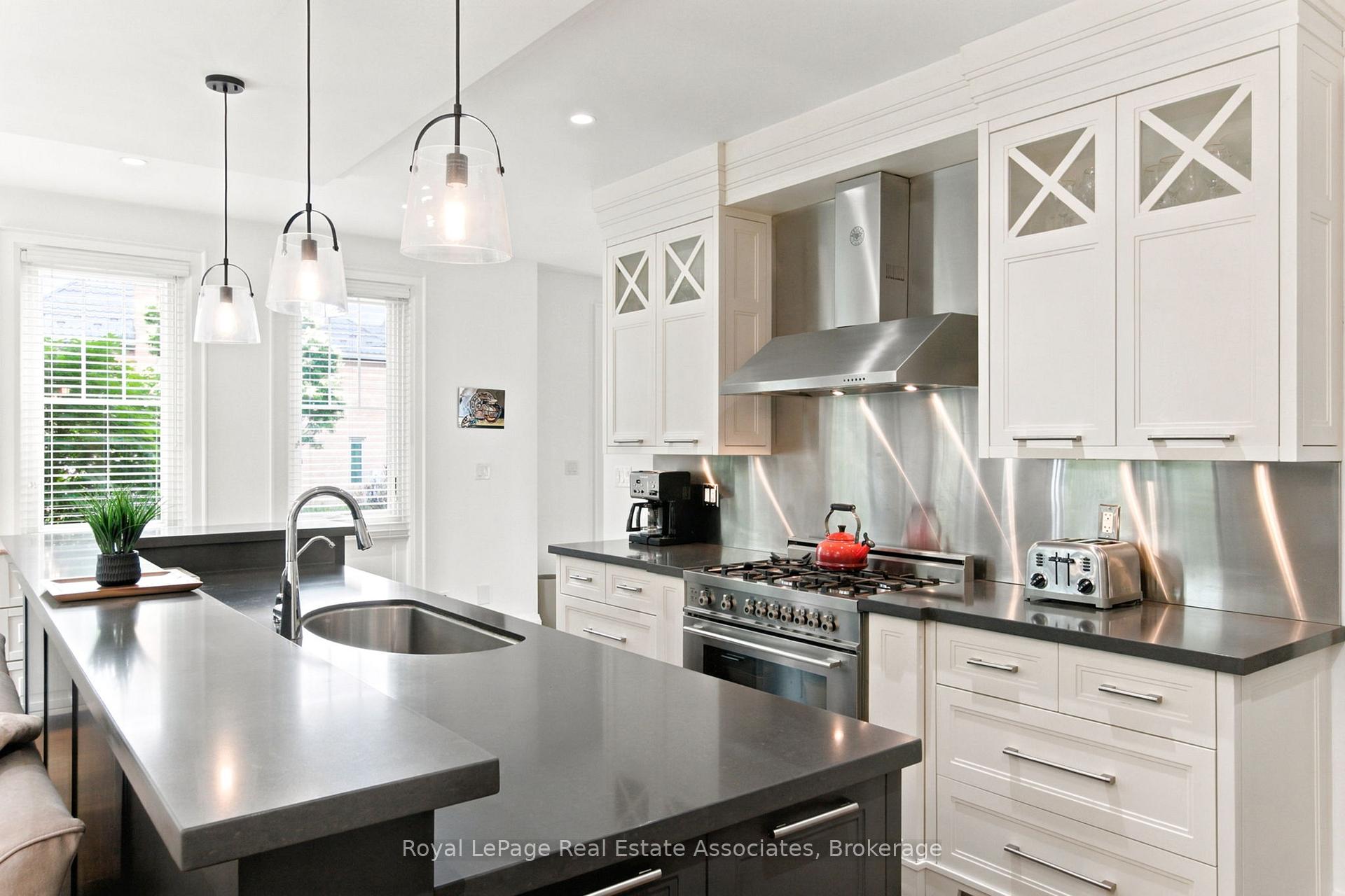 Photo 16 of 32 Jopling Avenue N, Etobicoke, Islington-City Centre West — HOMEH