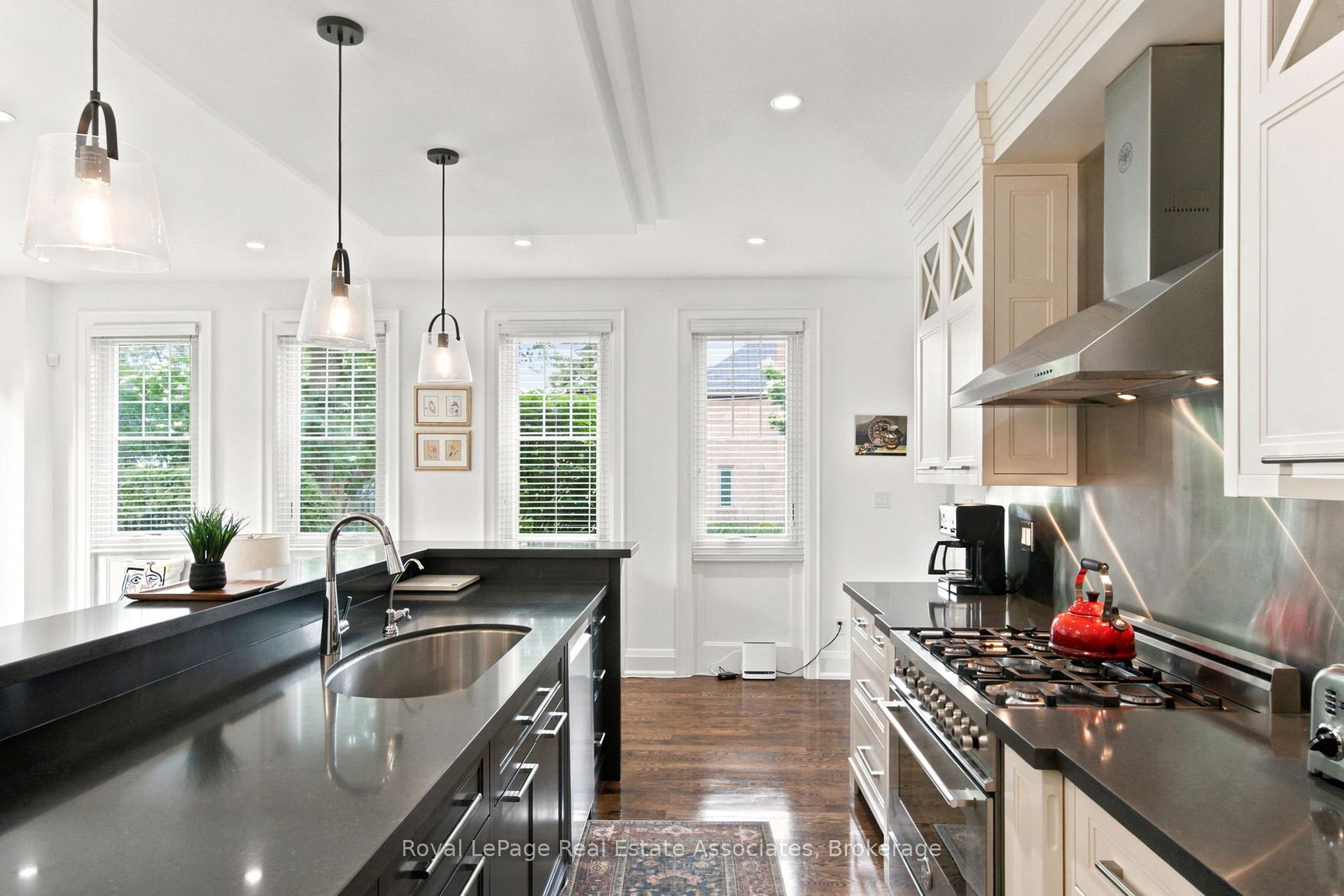 Photo 17 of 32 Jopling Avenue N, Etobicoke, Islington-City Centre West — HOMEH