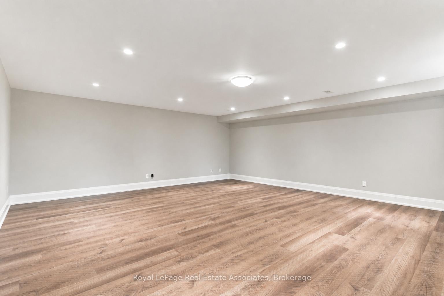Photo 45 of 32 Jopling Avenue N, Etobicoke, Islington-City Centre West — HOMEH