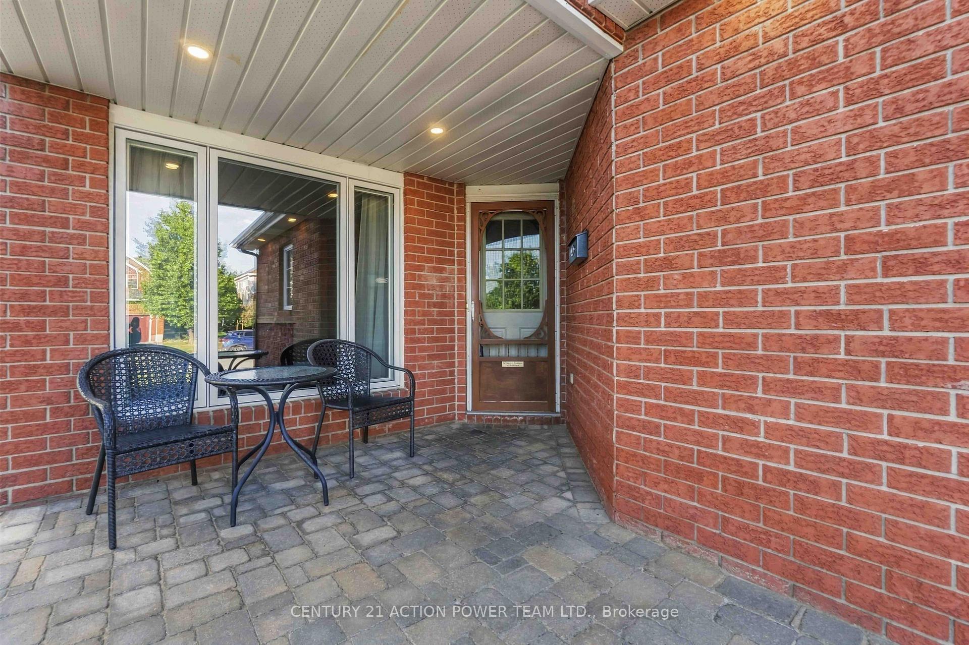 Photo 3 of 1032 Sheenboro Crescent, Ottawa, Fallingbrook/Pineridge — HOMEH