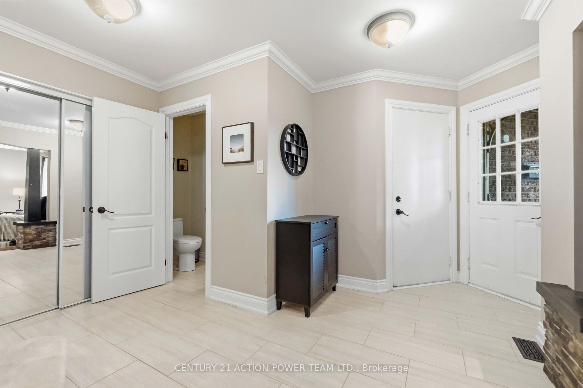 Photo 5 of 1032 Sheenboro Crescent, Ottawa, Fallingbrook/Pineridge — HOMEH