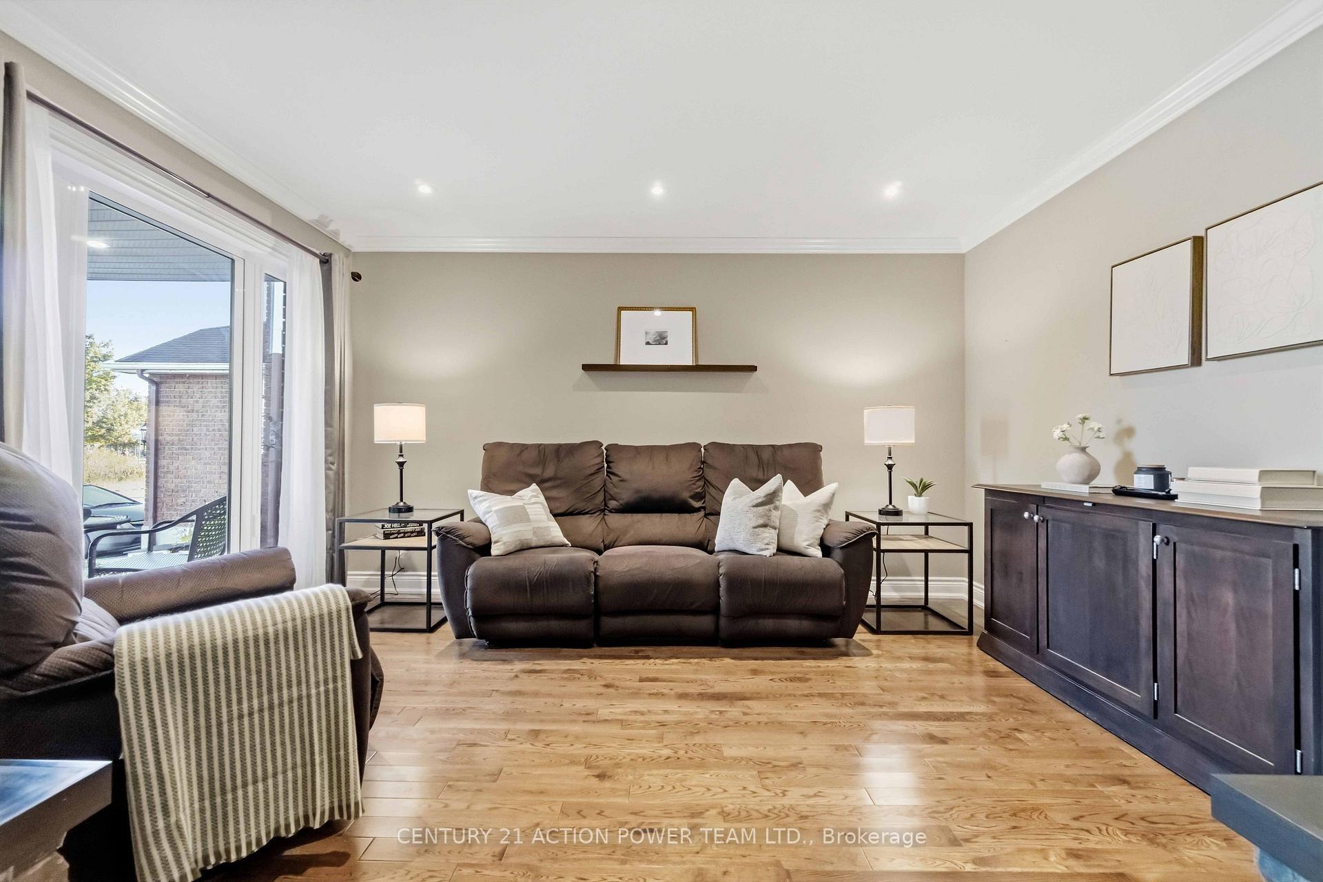 Photo 7 of 1032 Sheenboro Crescent, Ottawa, Fallingbrook/Pineridge — HOMEH