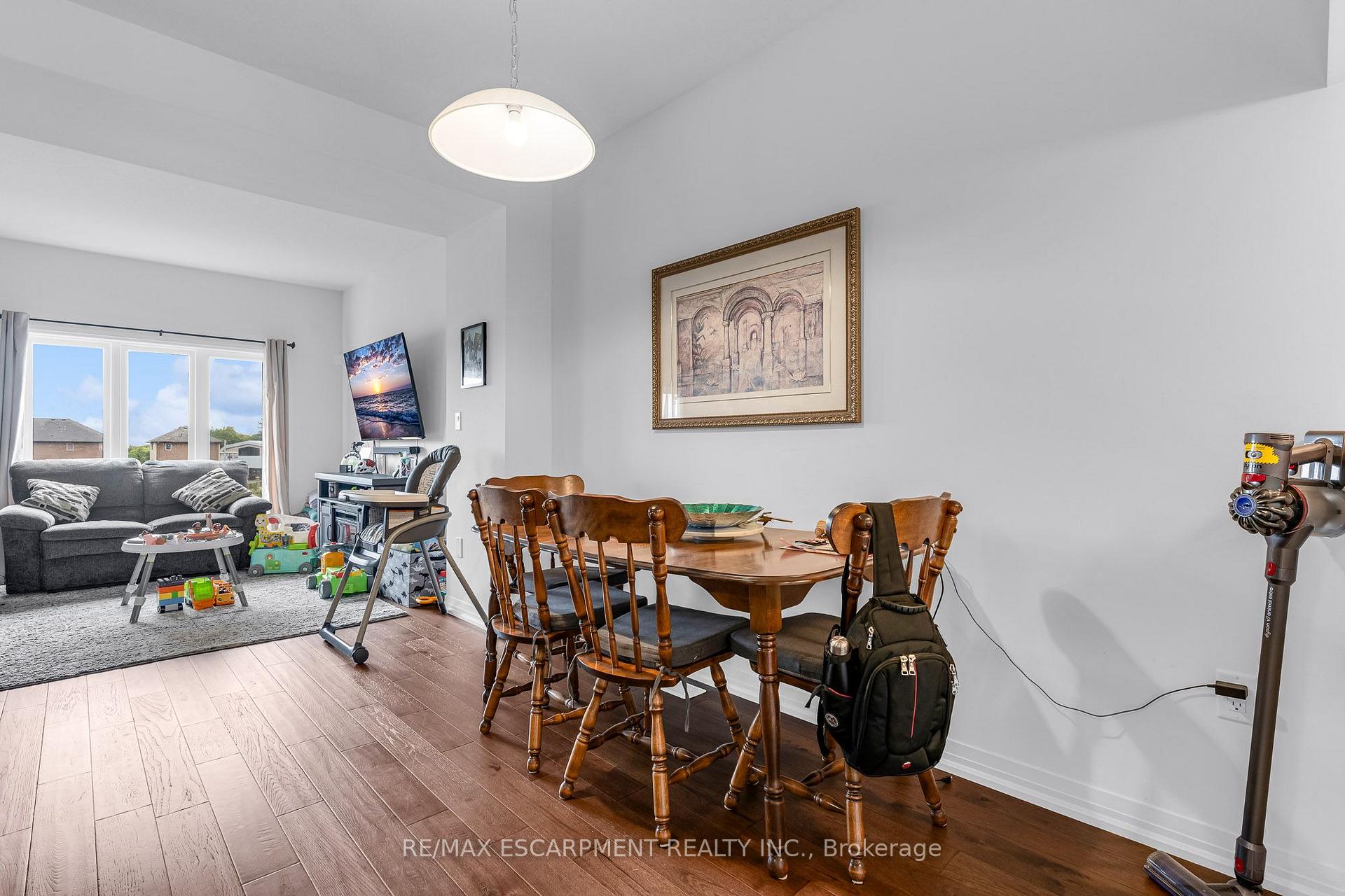 Photo 4 of 4879 Connor Drive, Lincoln, Beamsville — HOMEH